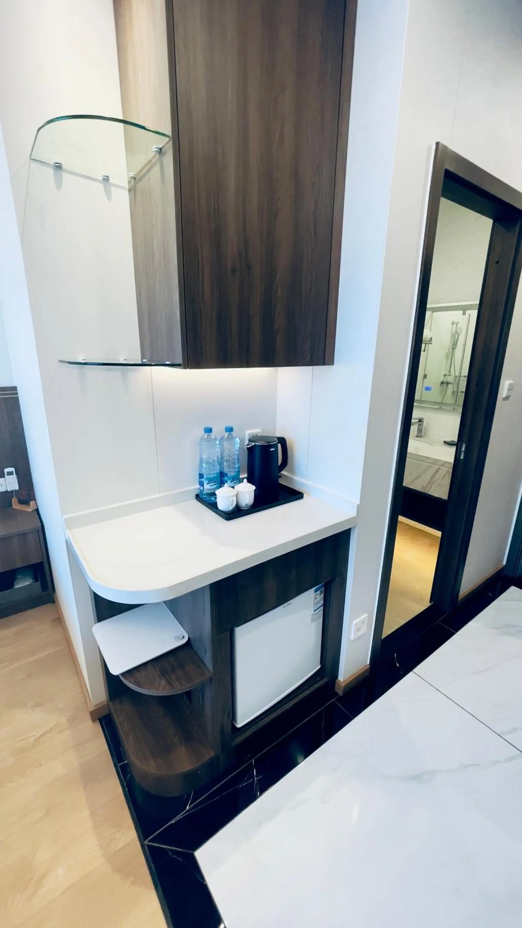 Coffee/tea facilities, Bed in Escale International Hotel