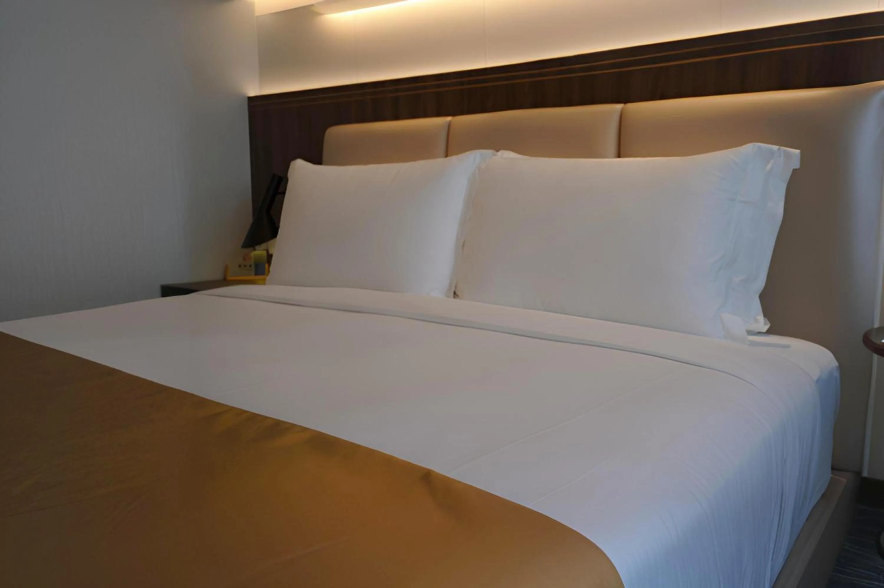 Bed in Escale International Hotel