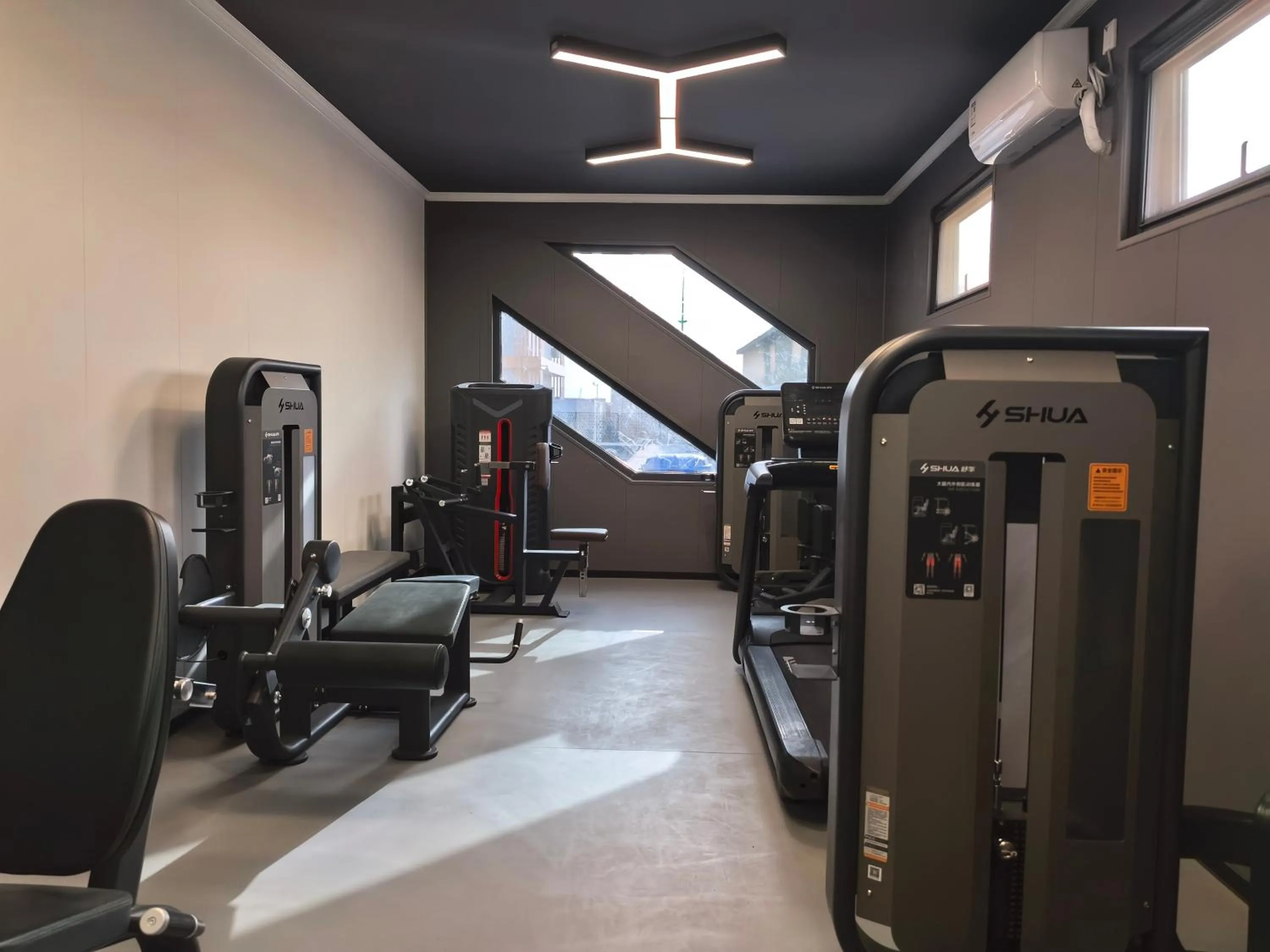 Fitness centre/facilities in Escale International Hotel