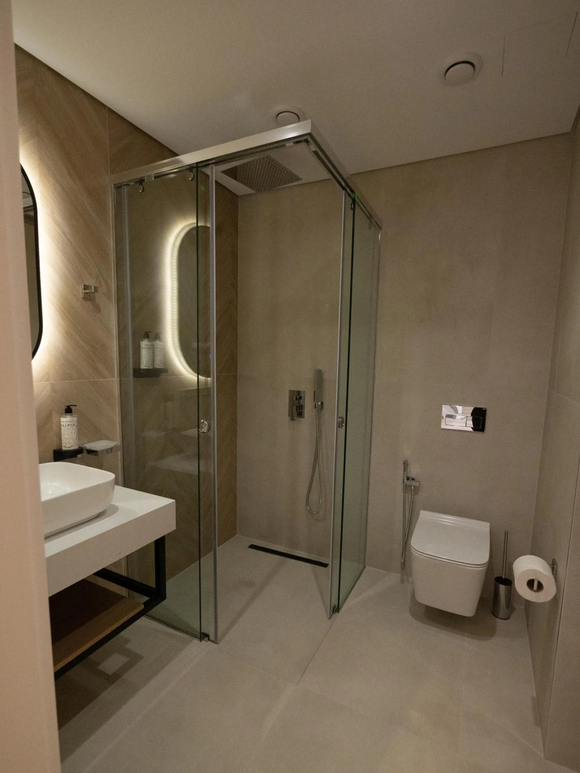 Shower in Colosseum Hotel