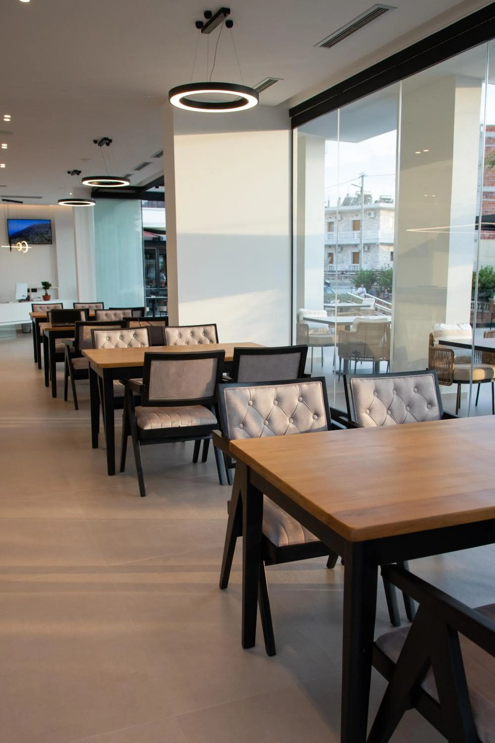 Restaurant/places to eat in Colosseum Hotel