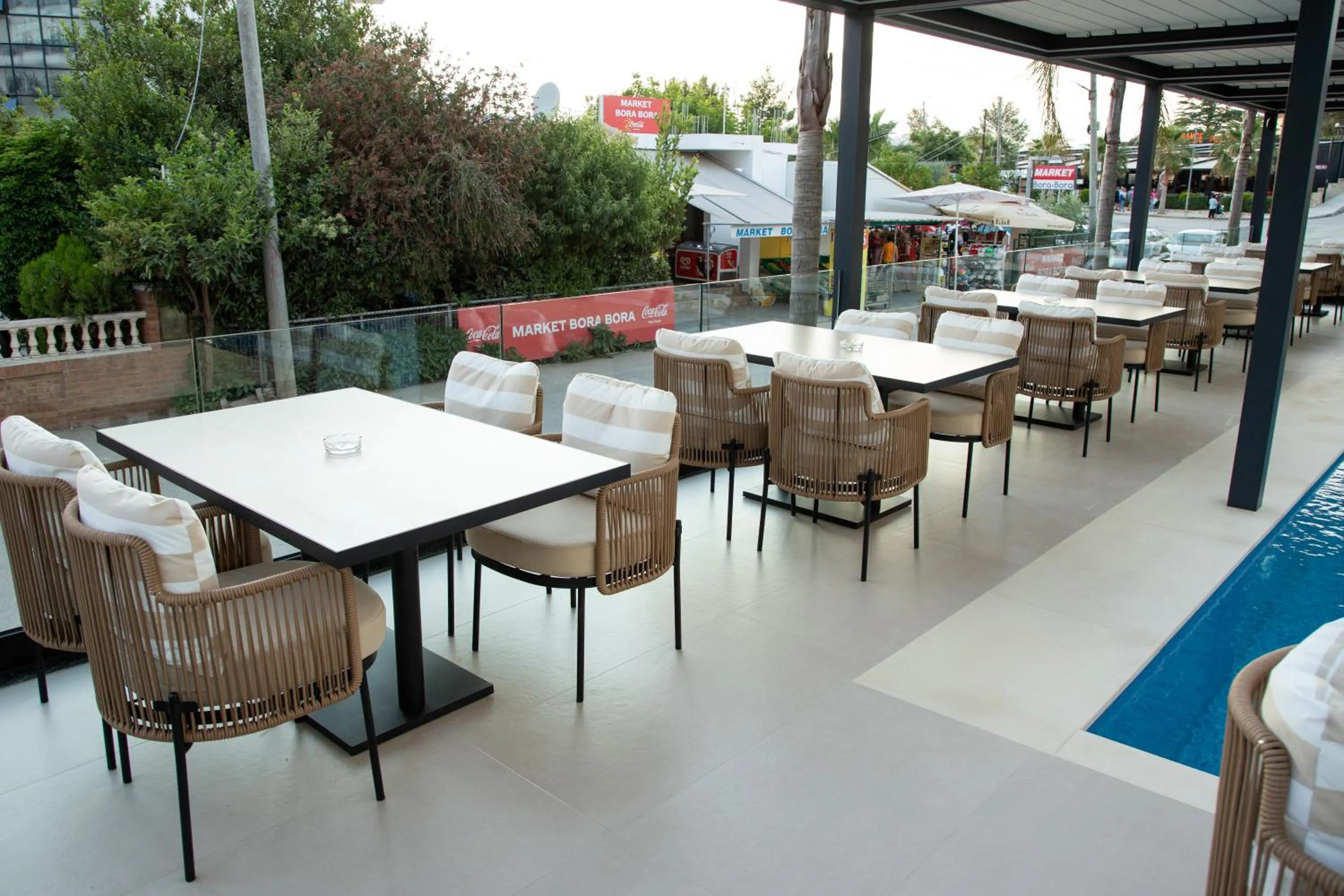 Restaurant/places to eat in Colosseum Hotel