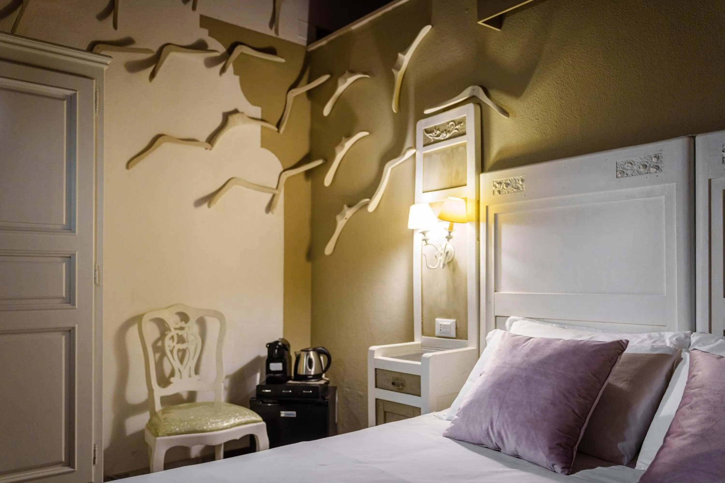 Decorative detail, Bed in Le Meraviglie di Alice
