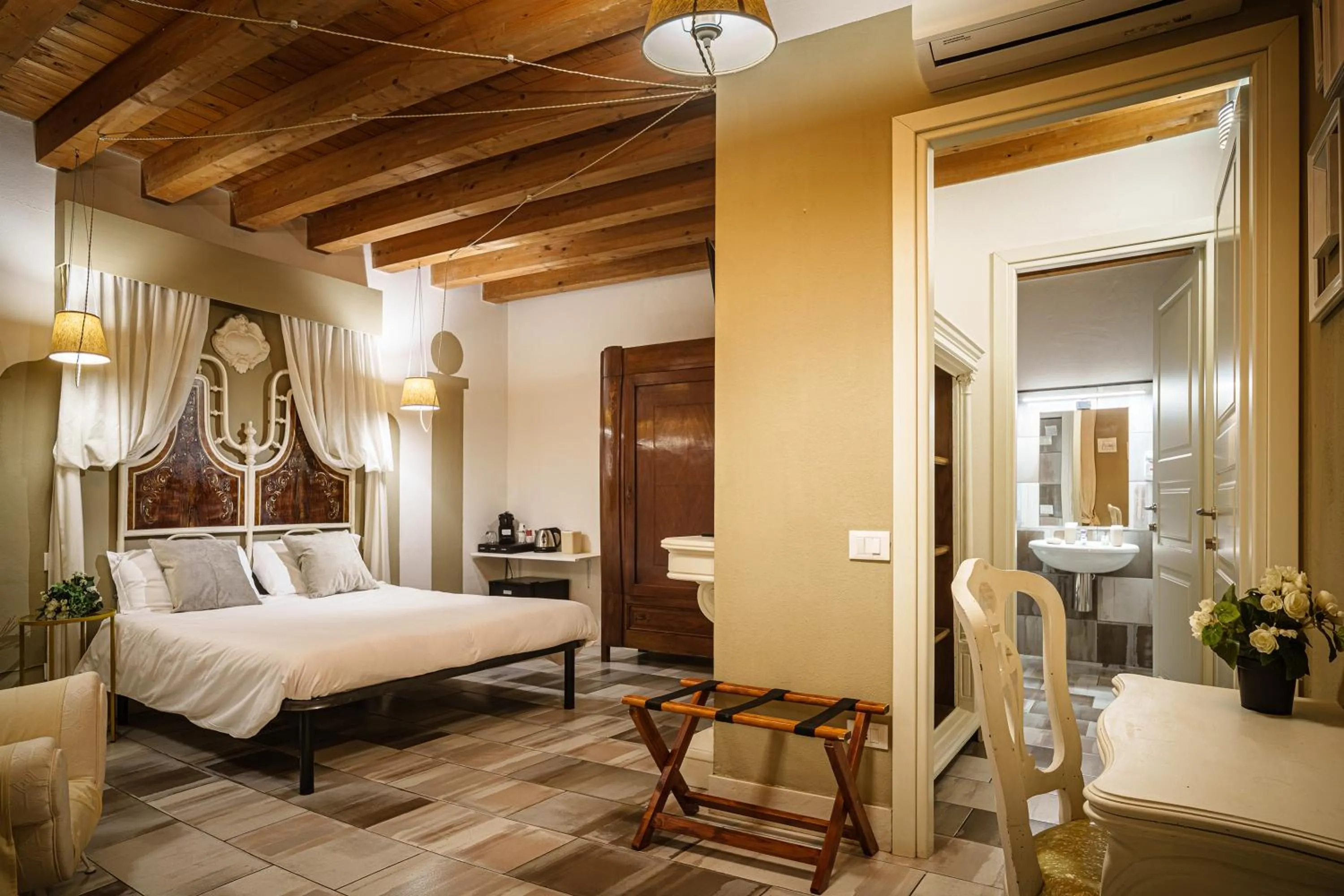 Bedroom, Bed in Le Meraviglie di Alice