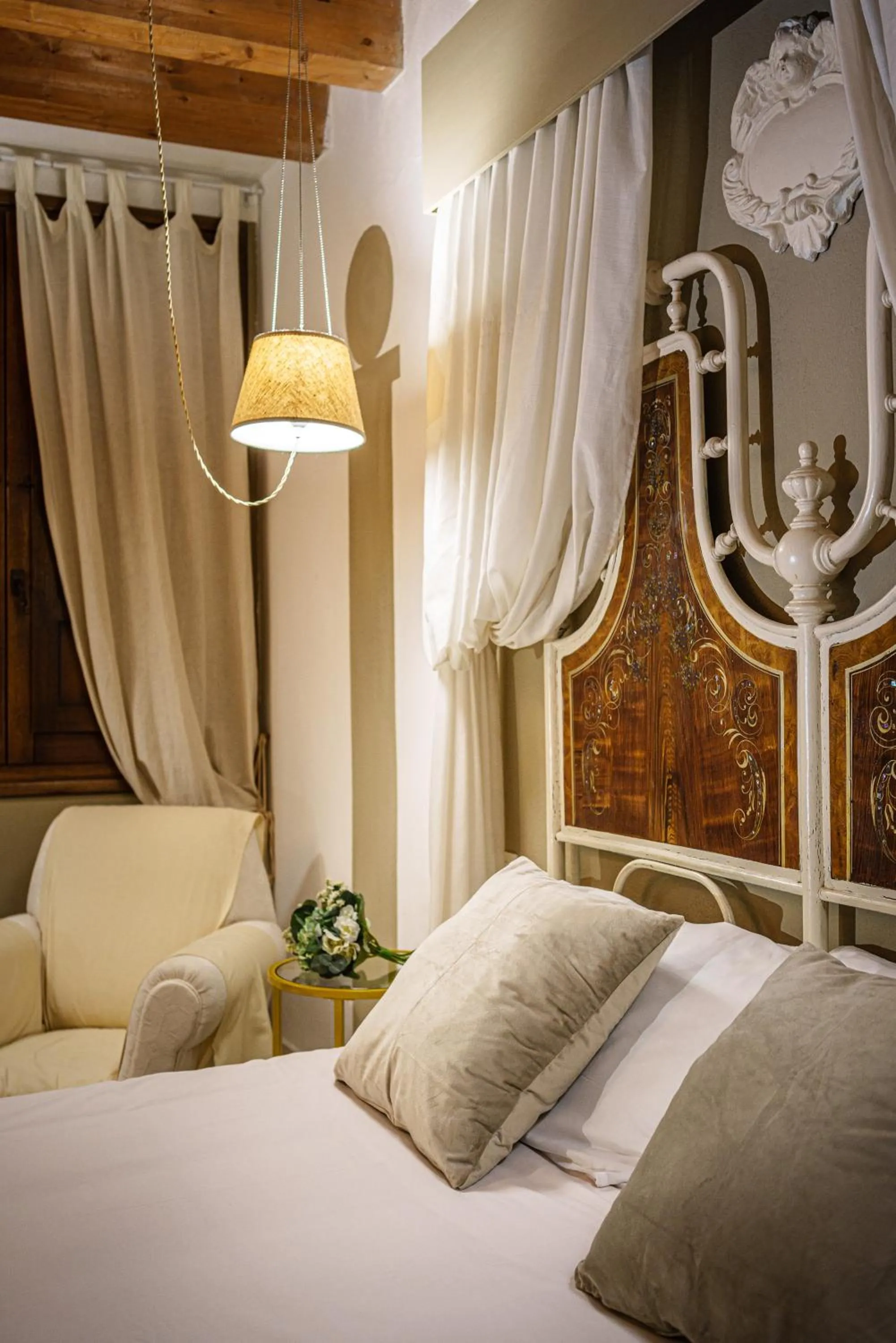 Bedroom, Bed in Le Meraviglie di Alice