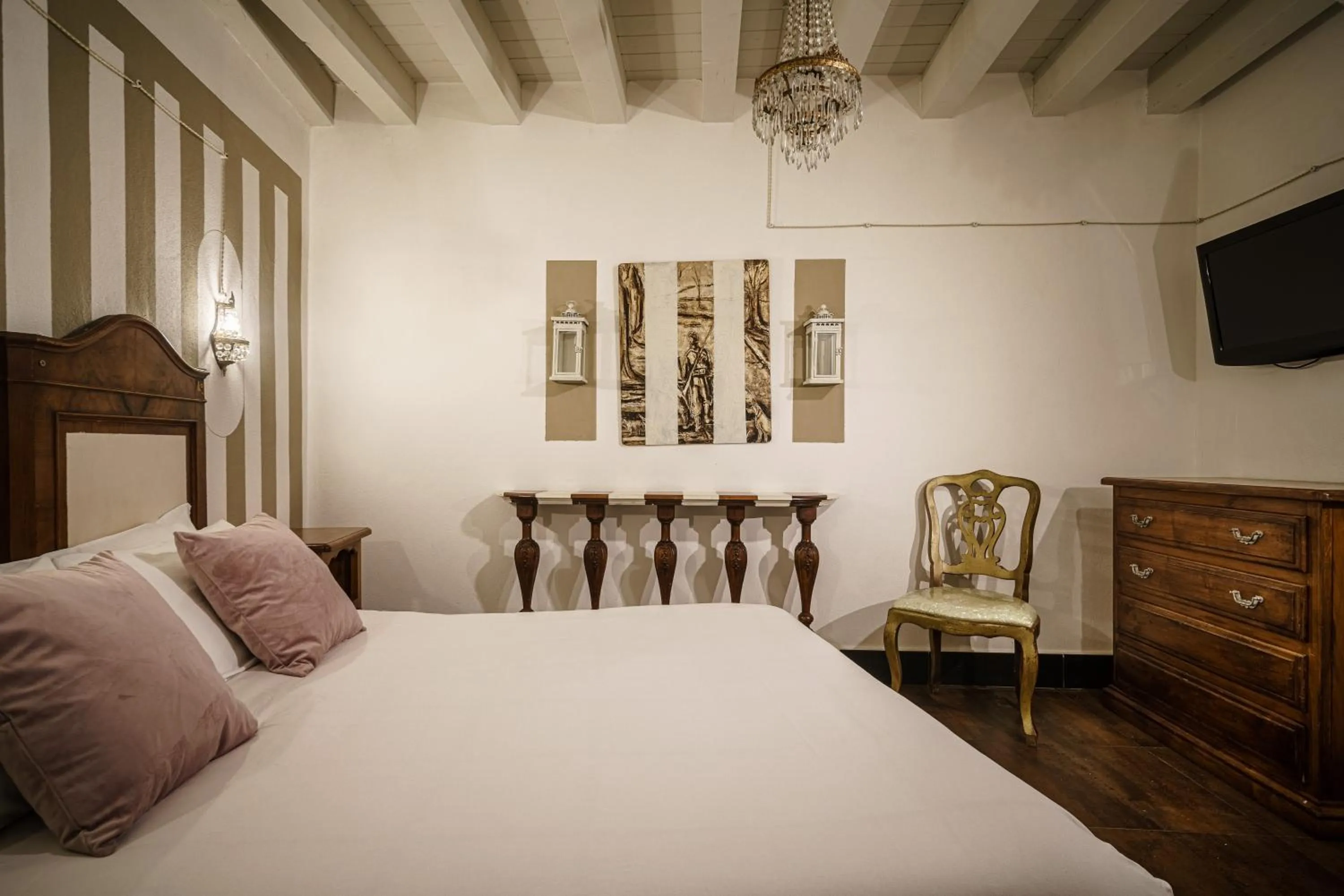 Photo of the whole room, Bed in Le Meraviglie di Alice