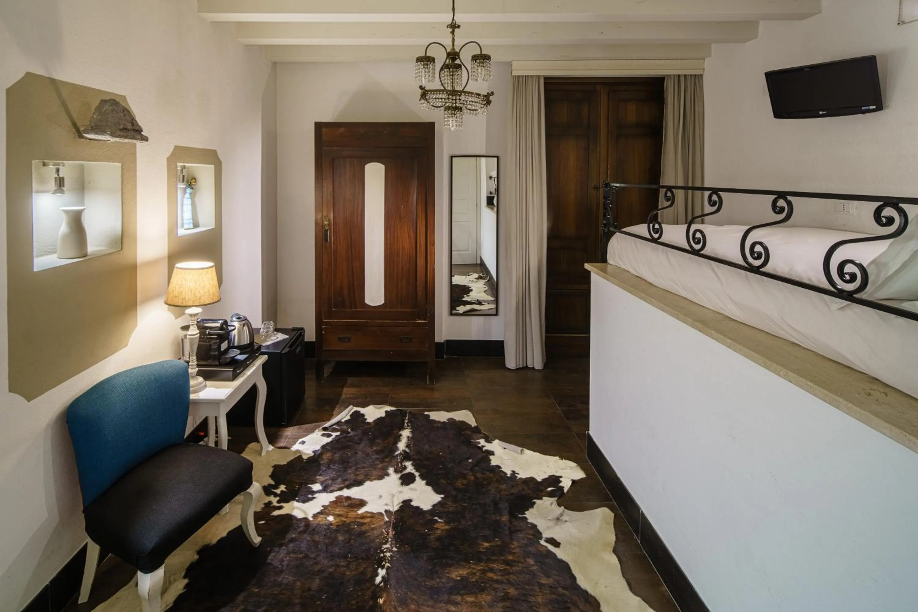 Photo of the whole room, Bed in Le Meraviglie di Alice