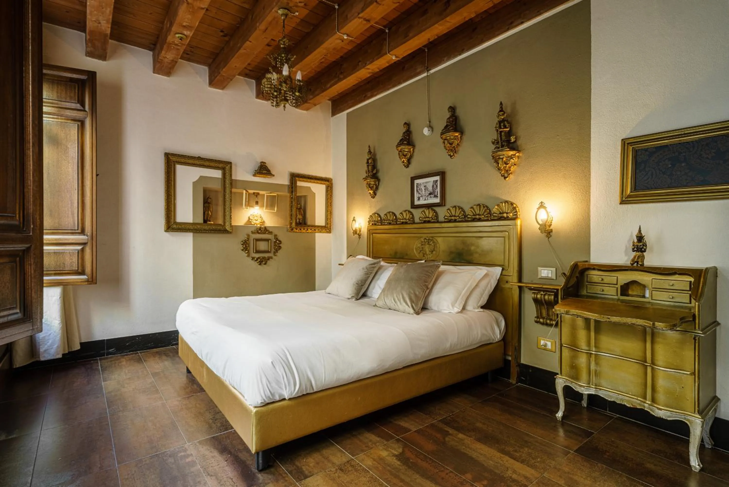 Photo of the whole room, Bed in Le Meraviglie di Alice