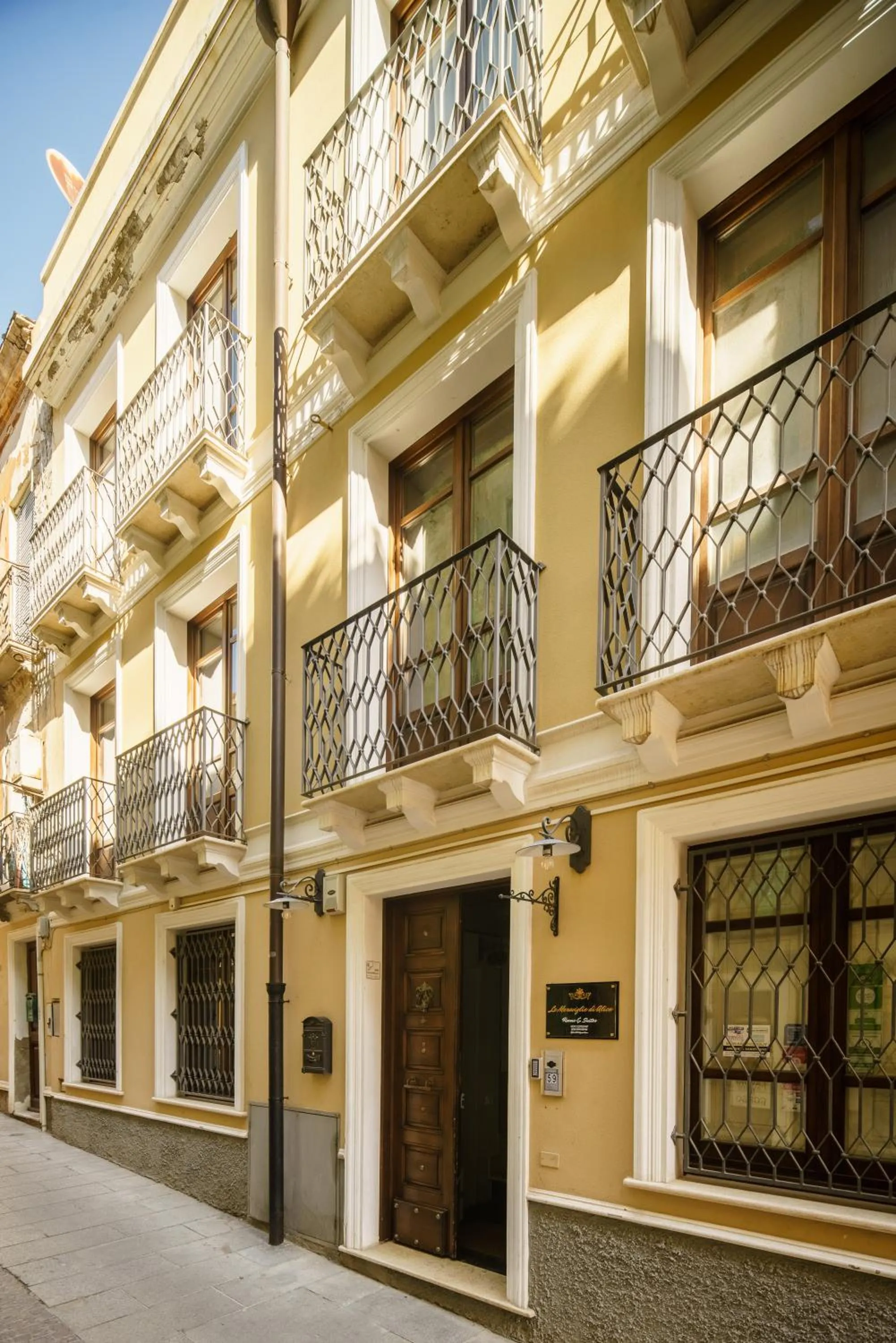 Property building in Le Meraviglie di Alice