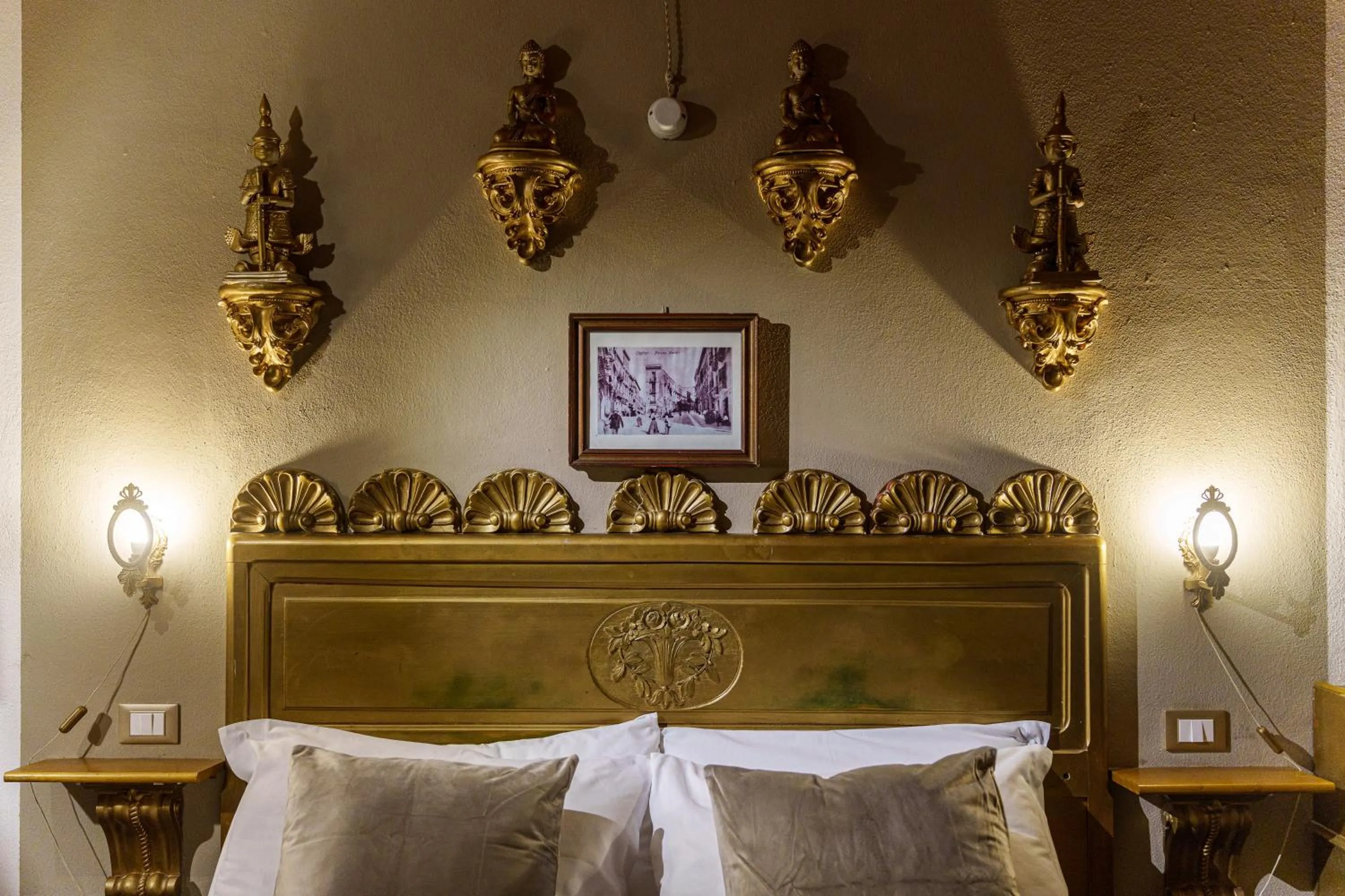 Decorative detail, Bed in Le Meraviglie di Alice