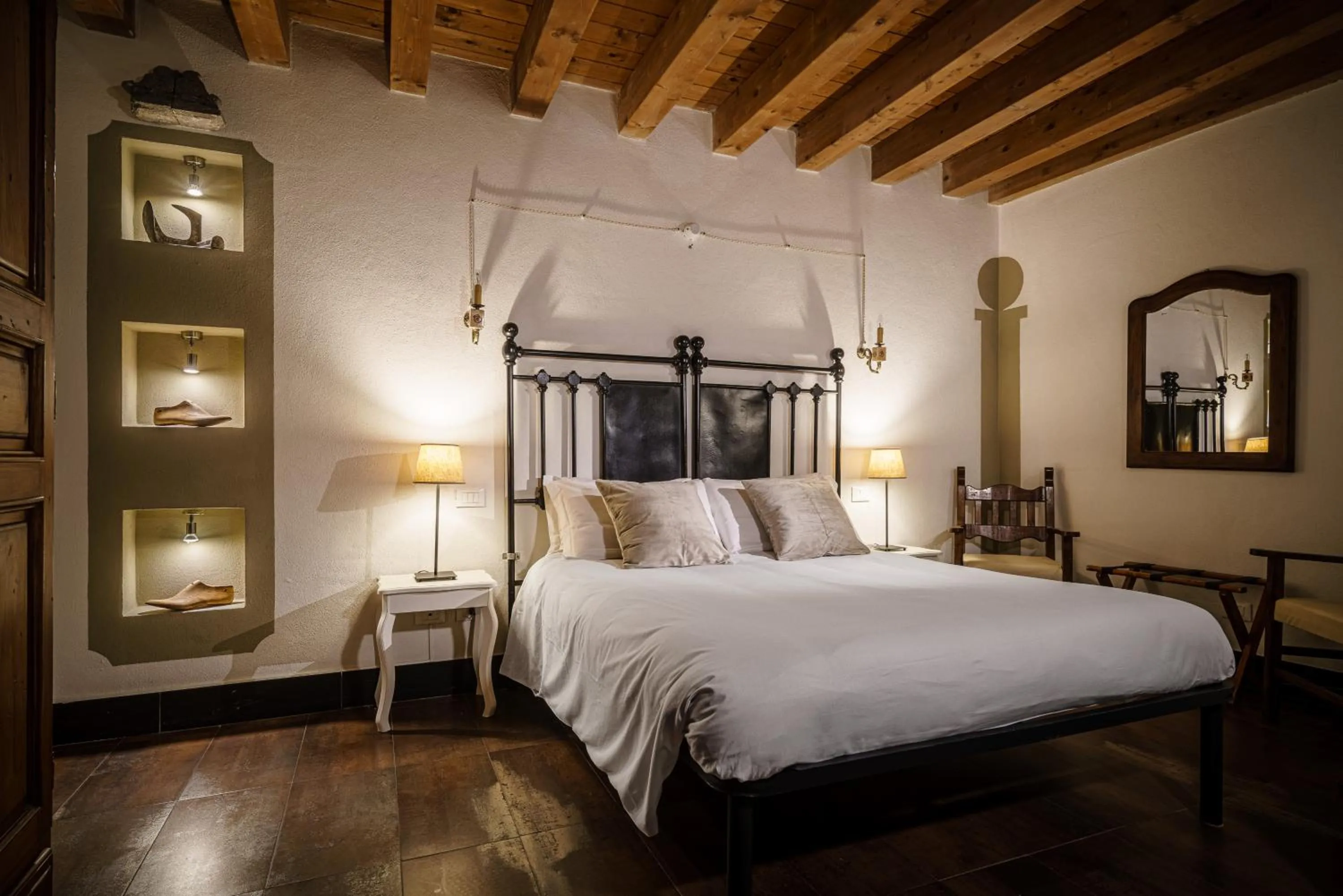 Photo of the whole room, Bed in Le Meraviglie di Alice