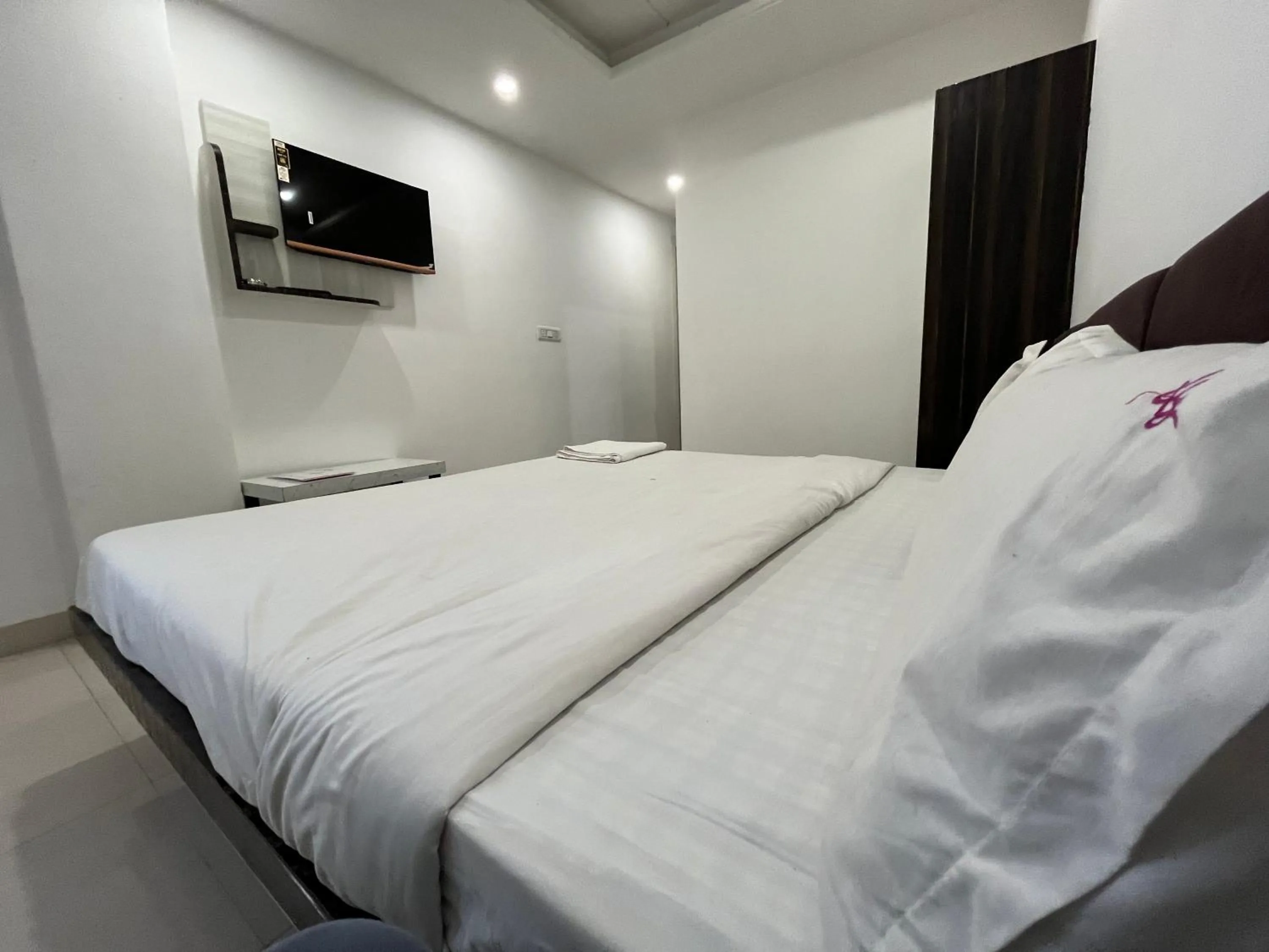 TV and multimedia, Bed in Hotel Shree A unit of THC Group