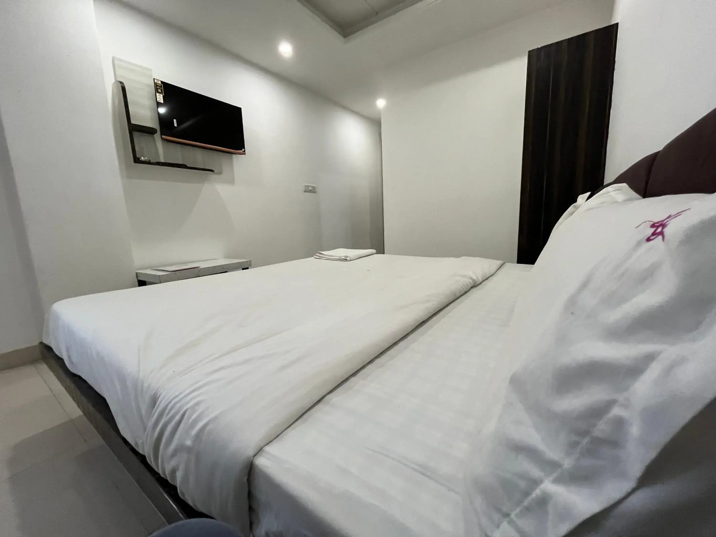 TV and multimedia, Bed in Hotel Shree A unit of THC Group TV and multimedia, Bed in Hotel Shree A unit of THC Group