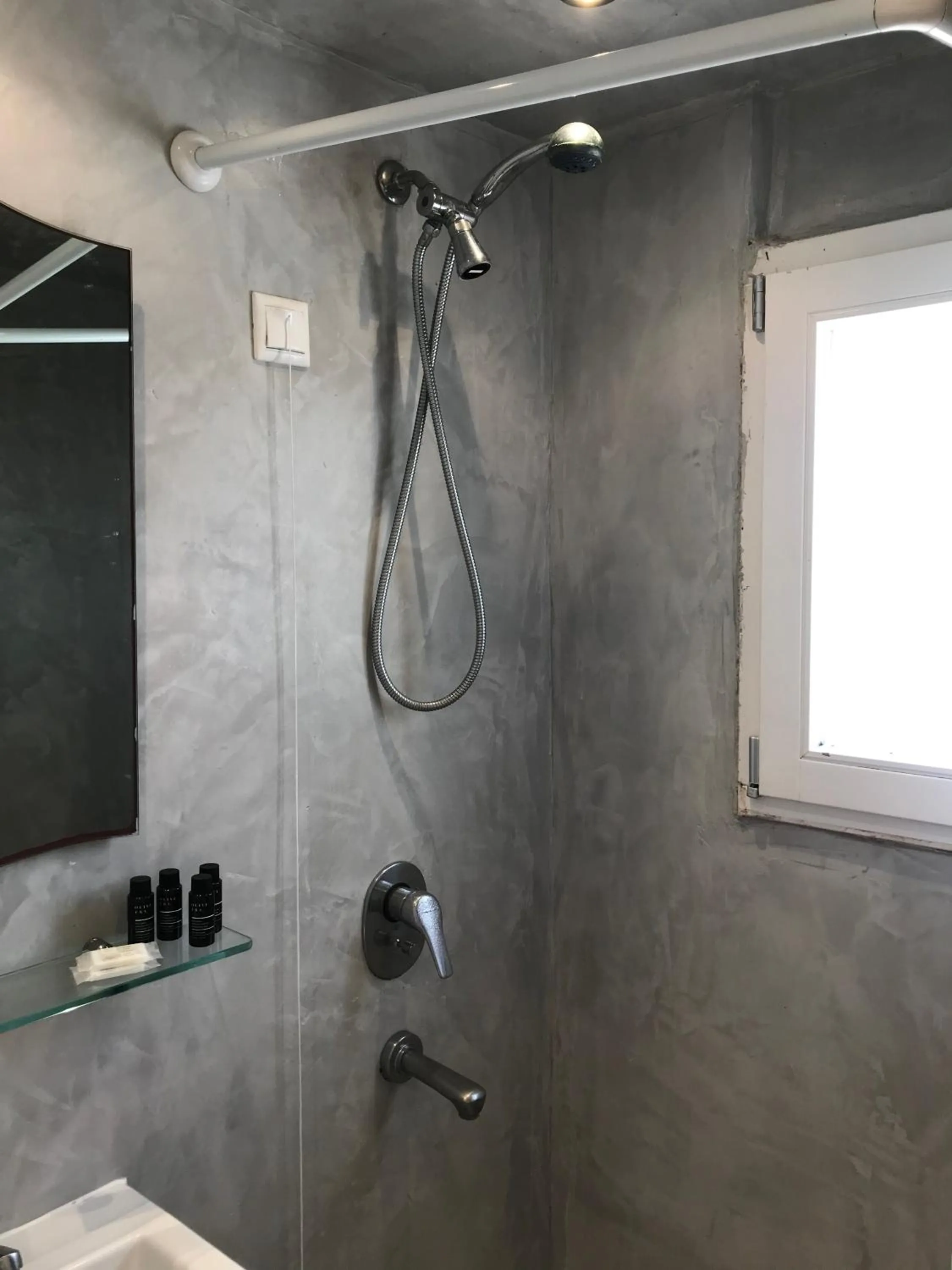 Shower in Thera Mare