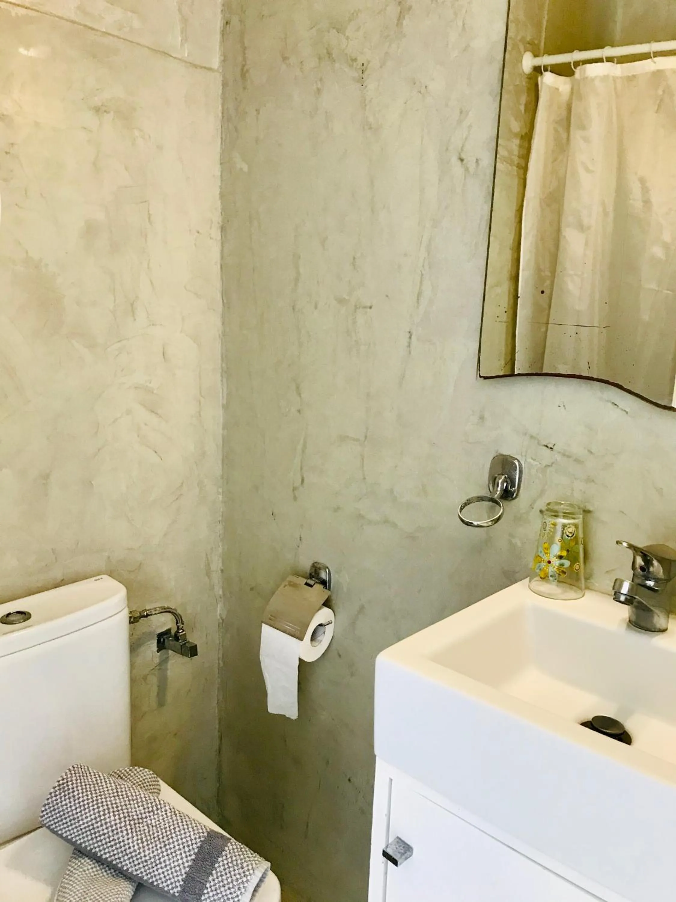 Shower in Thera Mare