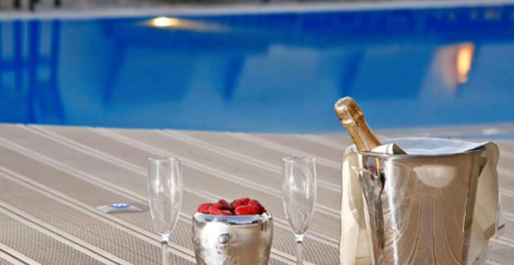 Swimming pool in Thera Mare