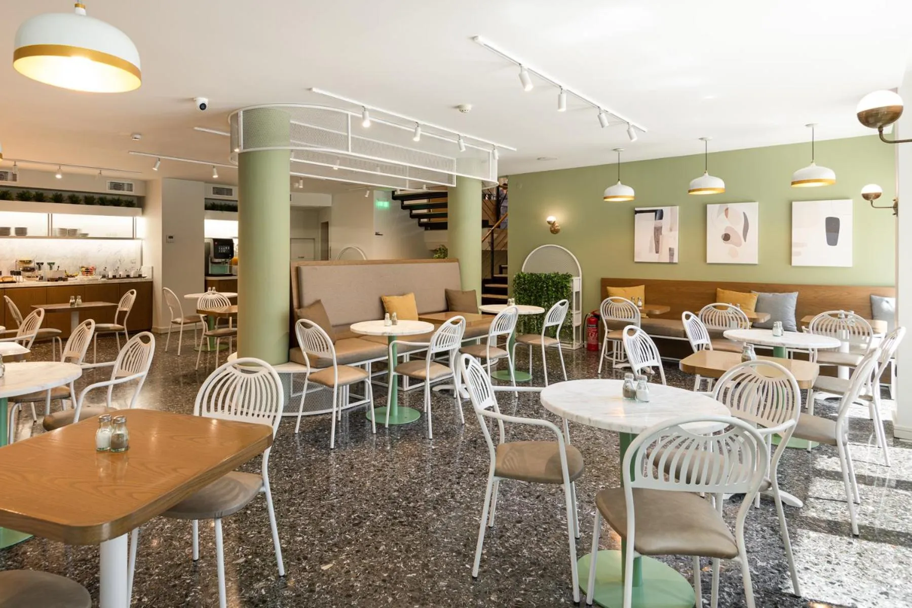 Restaurant/places to eat in Park Hotel