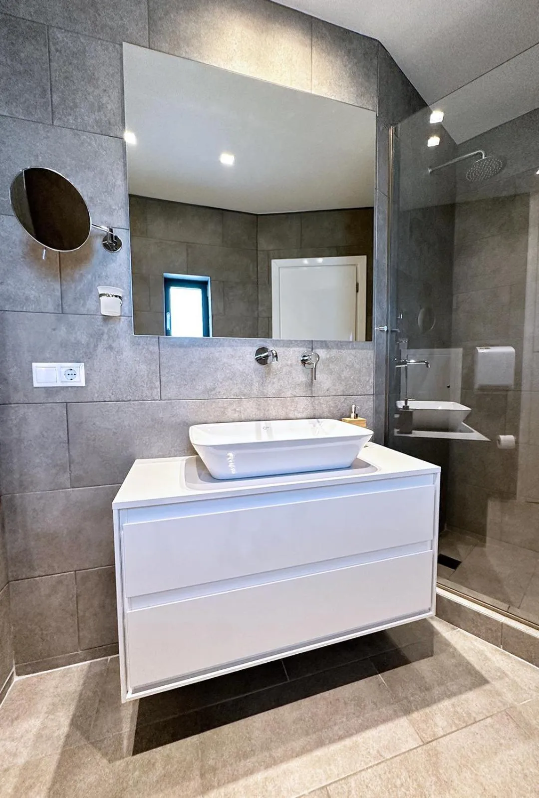 Shower in Park Hotel