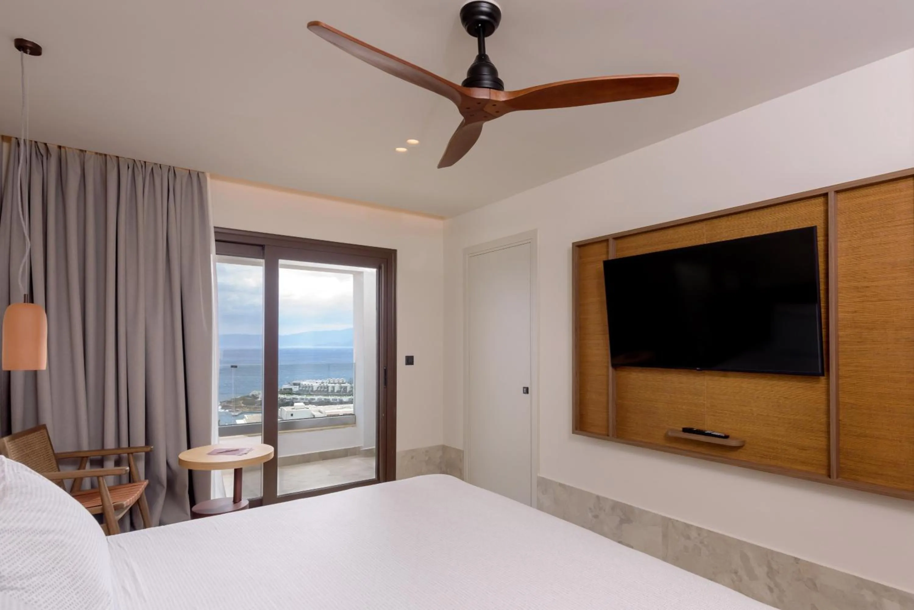 Bed in INNSiDE by Melia Elounda