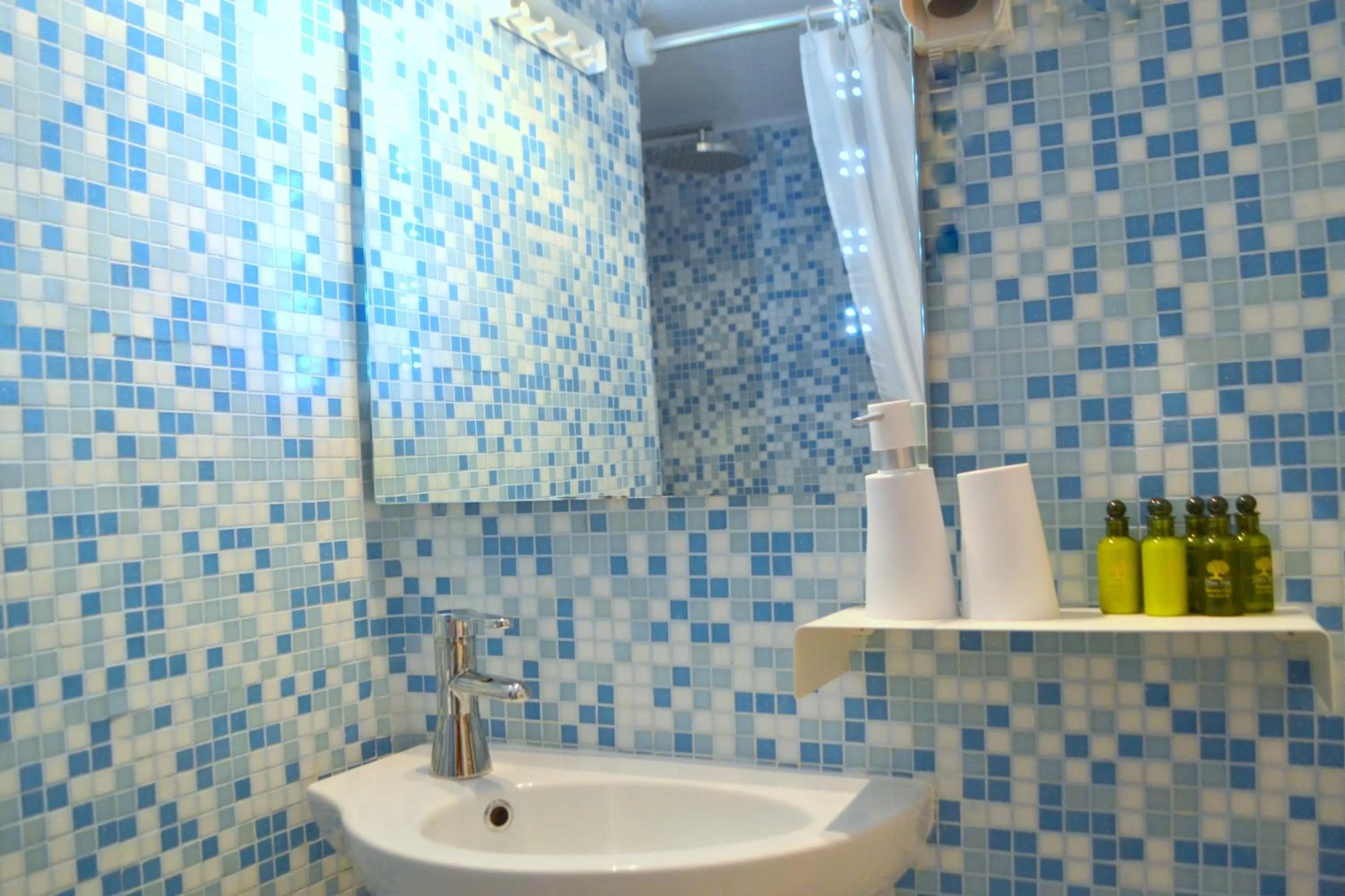 Shower in Apsenti couples only