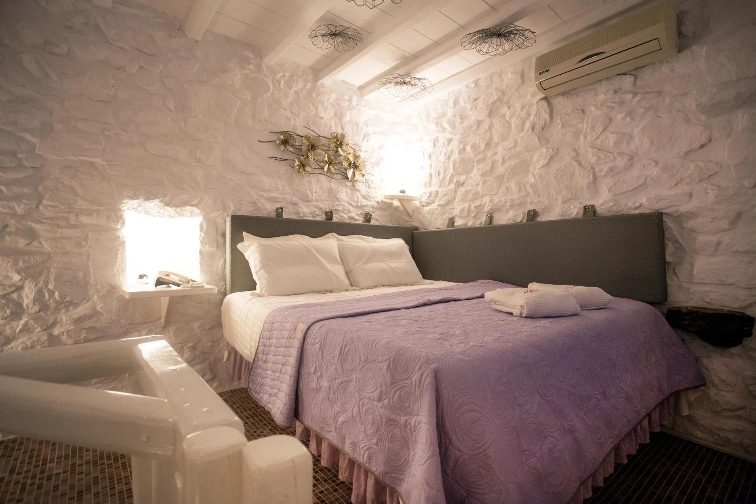 Bed in Apsenti couples only