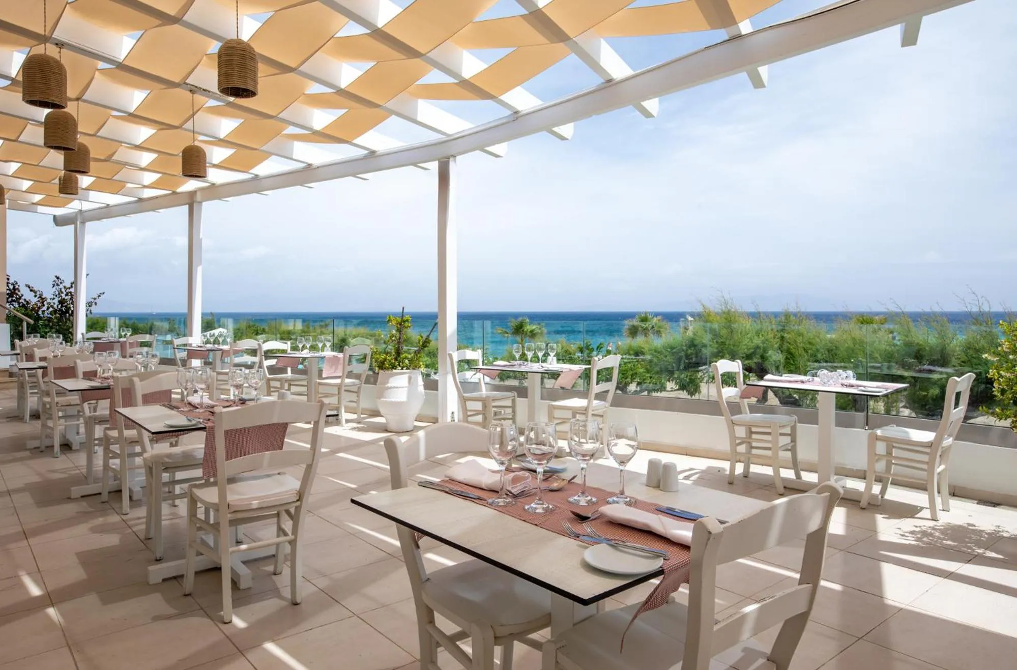 Restaurant/places to eat in Oceanis Beach & Spa Resort