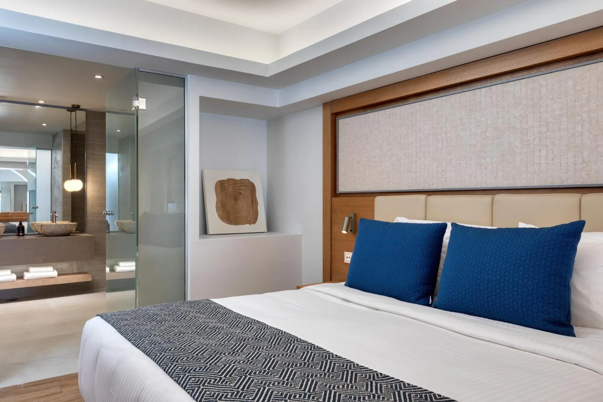 Bed in Oceanis Beach & Spa Resort