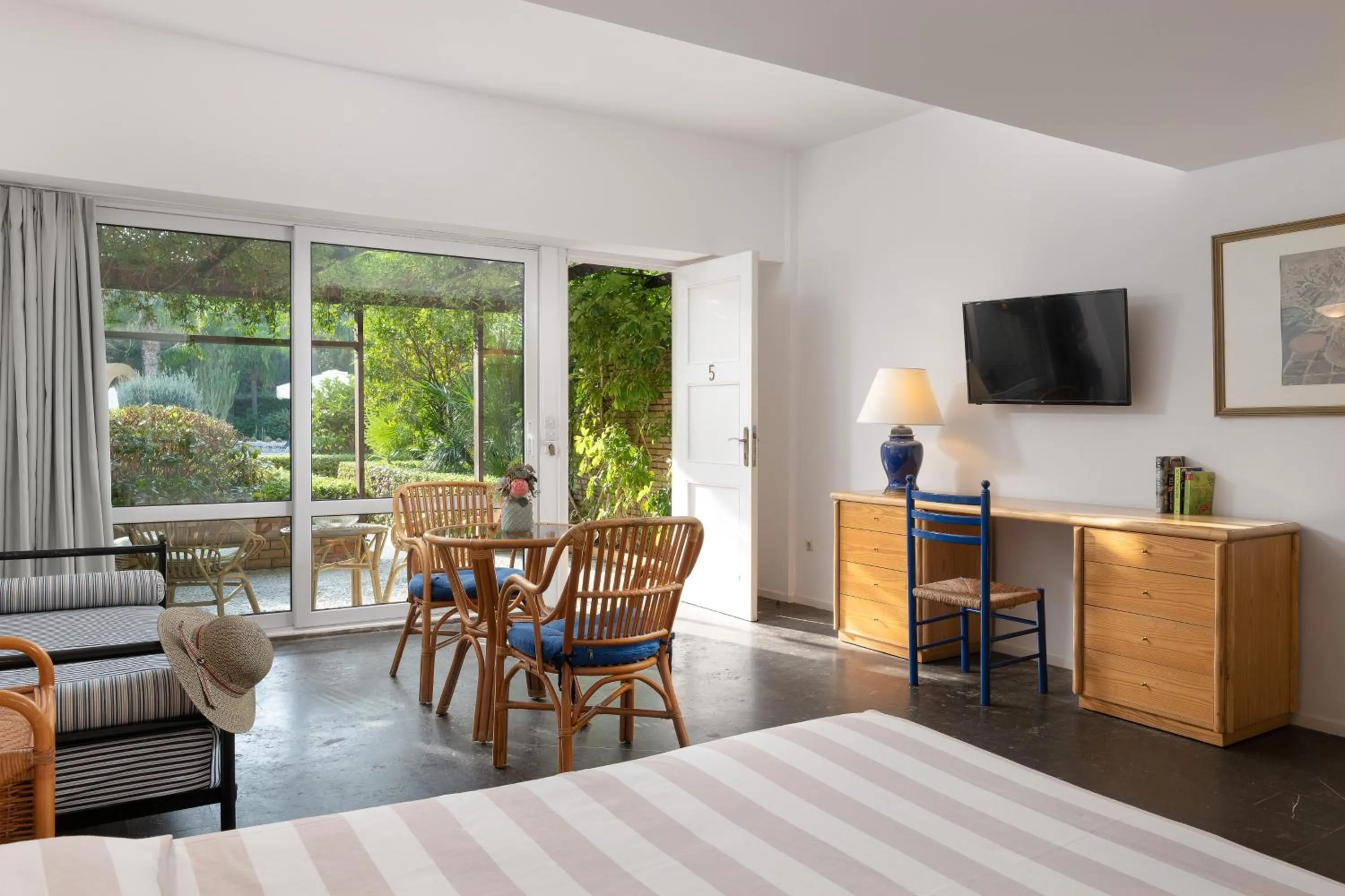 Garden, Bed in Dionysos Hotel