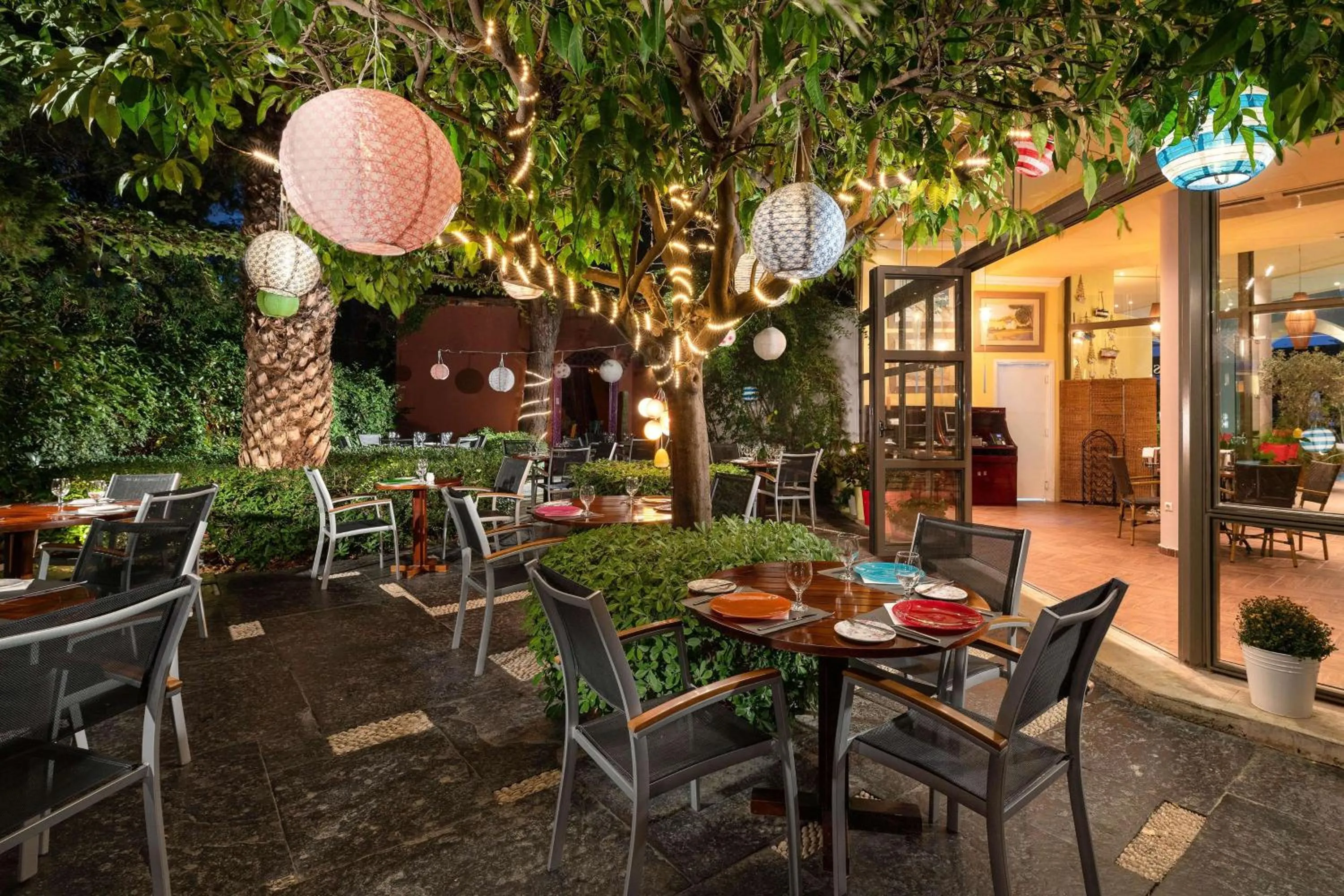 Restaurant/places to eat in Dionysos Hotel