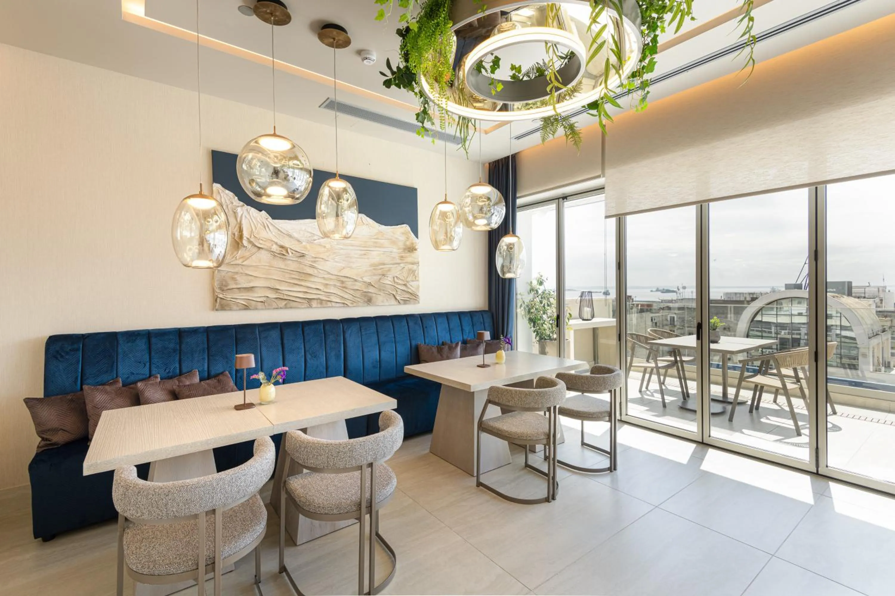 Restaurant/places to eat in Holiday Inn Thessaloniki by IHG