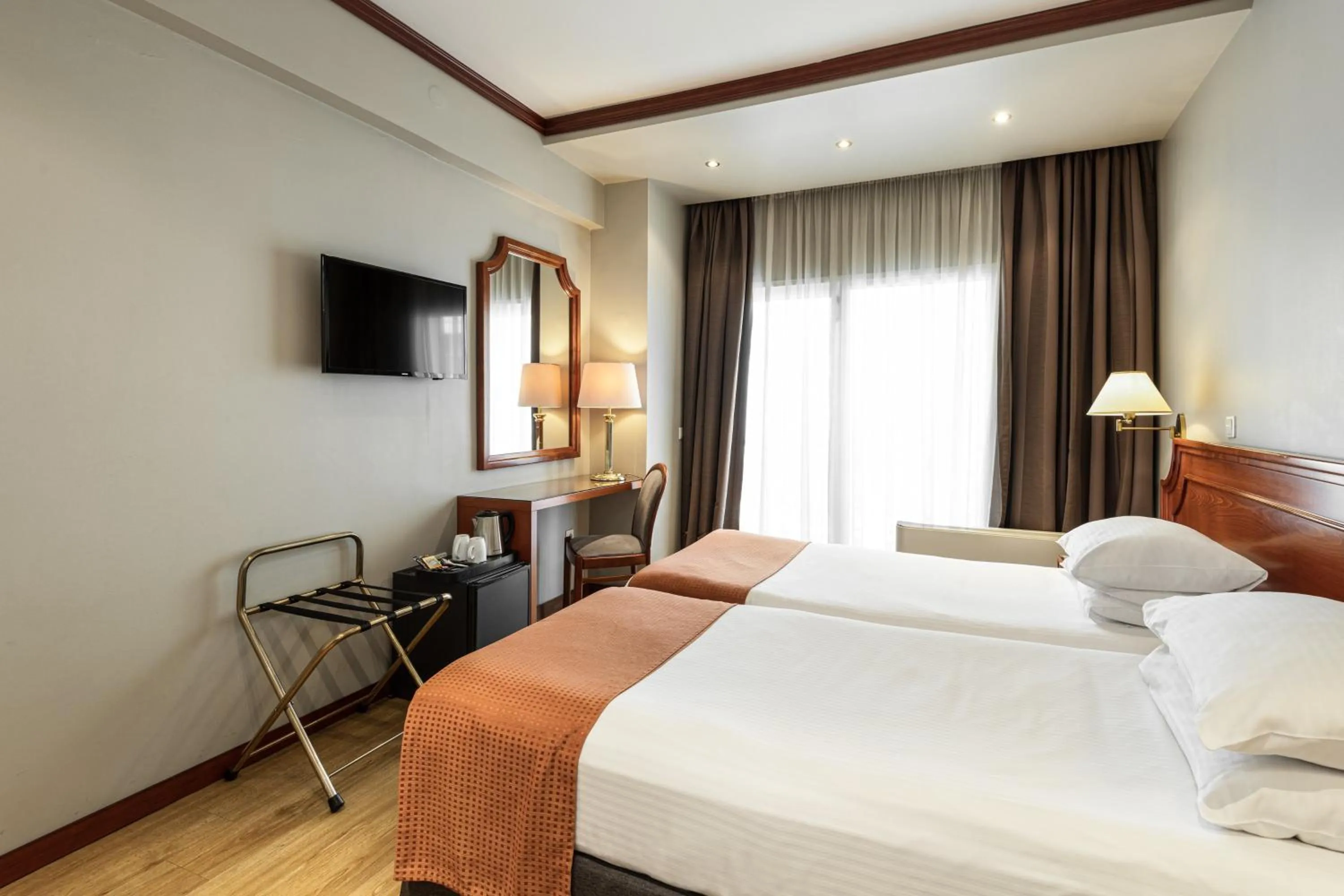 Photo of the whole room, Bed in Holiday Inn Thessaloniki by IHG