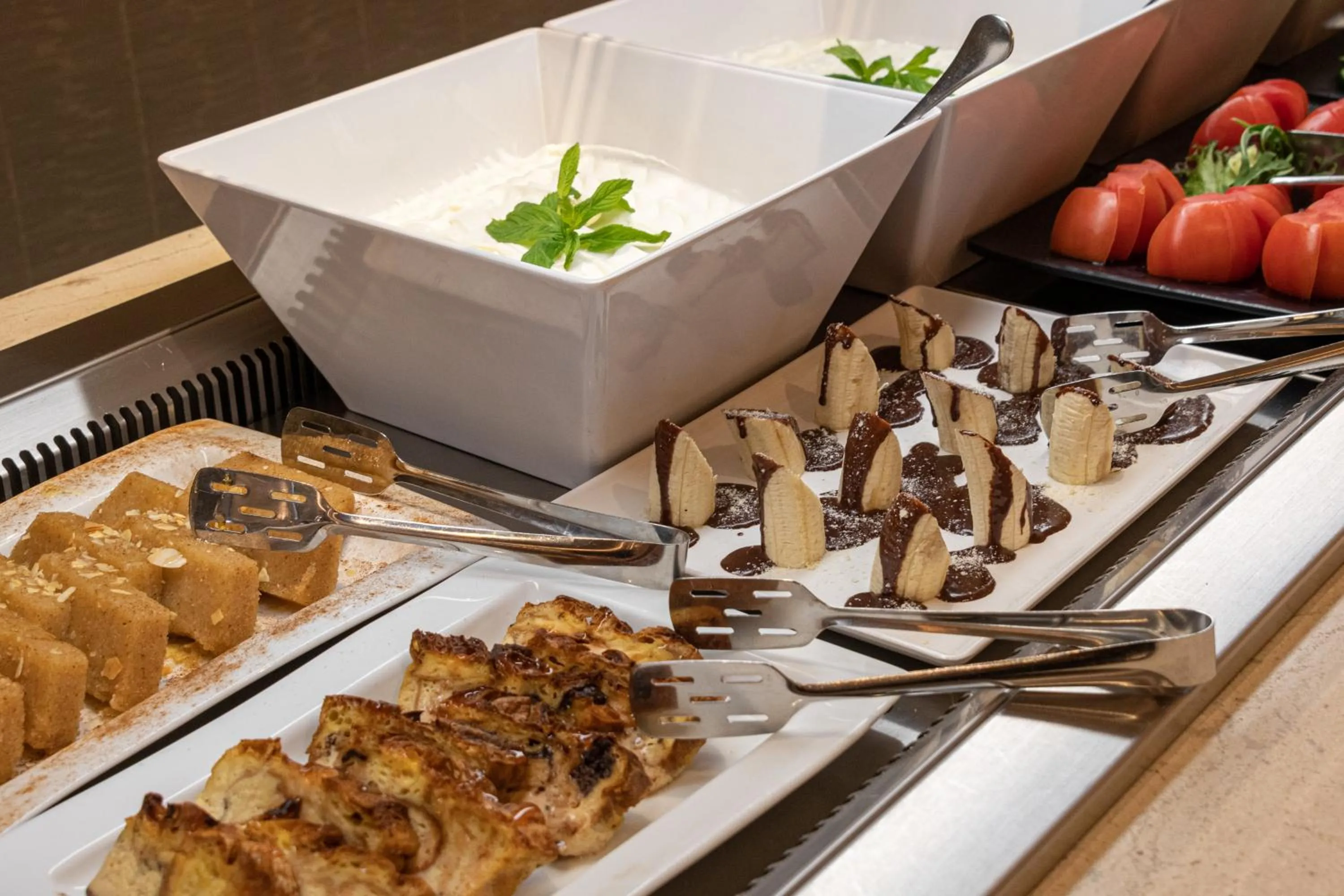 Restaurant/places to eat in Holiday Inn Thessaloniki by IHG