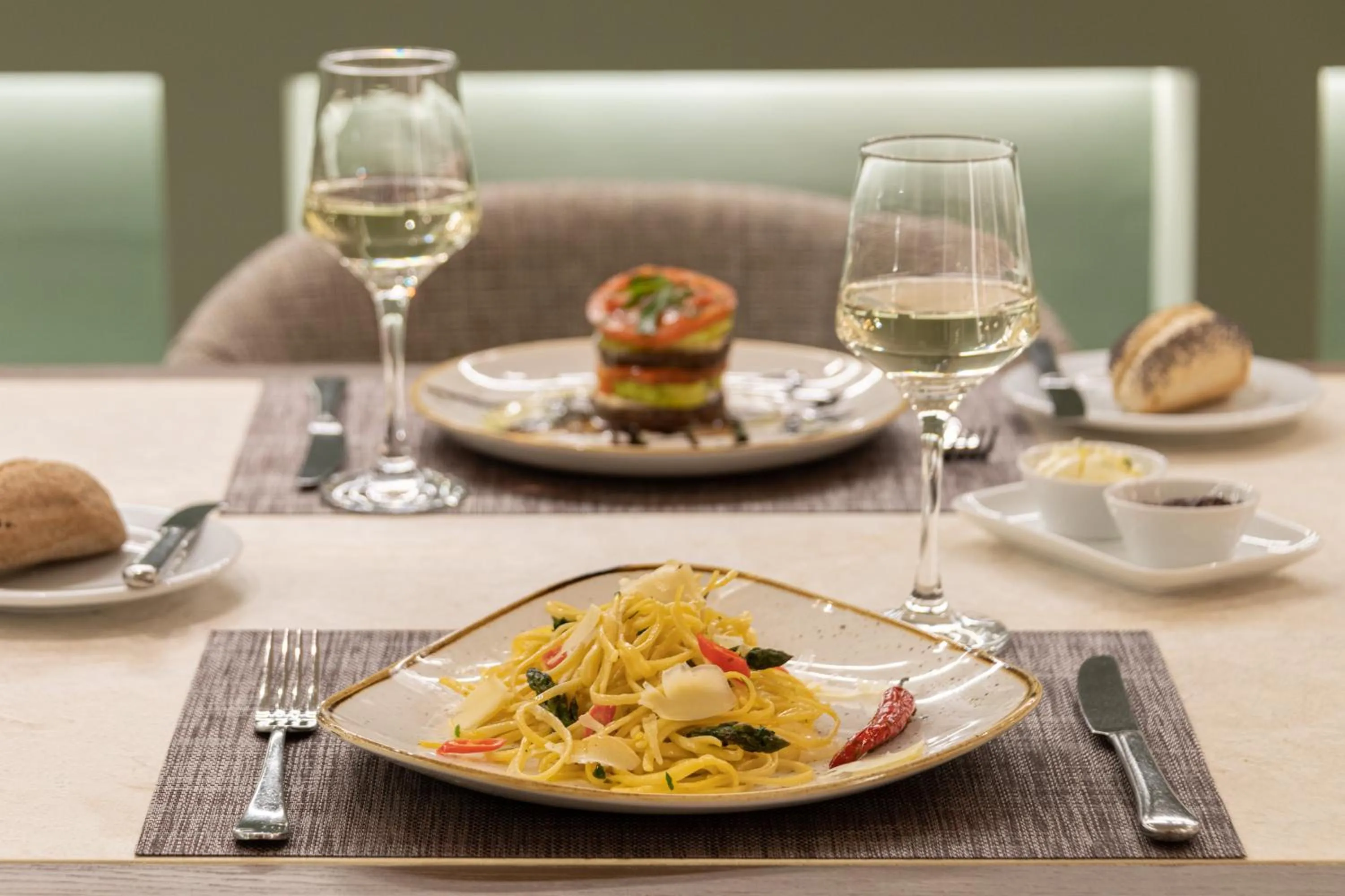 Restaurant/places to eat in Holiday Inn Thessaloniki by IHG