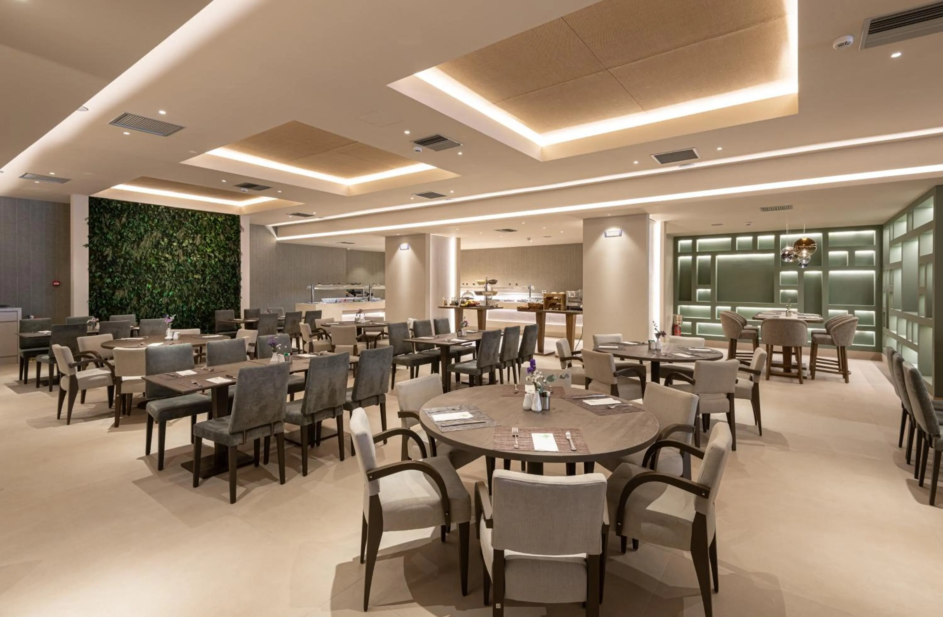 Restaurant/places to eat in Holiday Inn Thessaloniki by IHG
