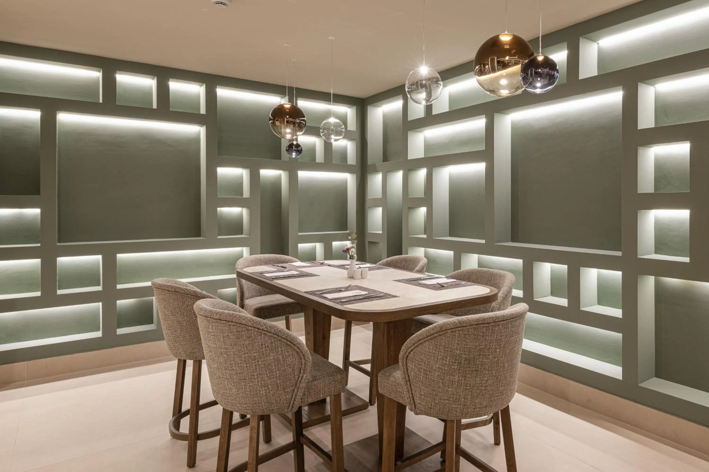 Restaurant/places to eat in Holiday Inn Thessaloniki by IHG