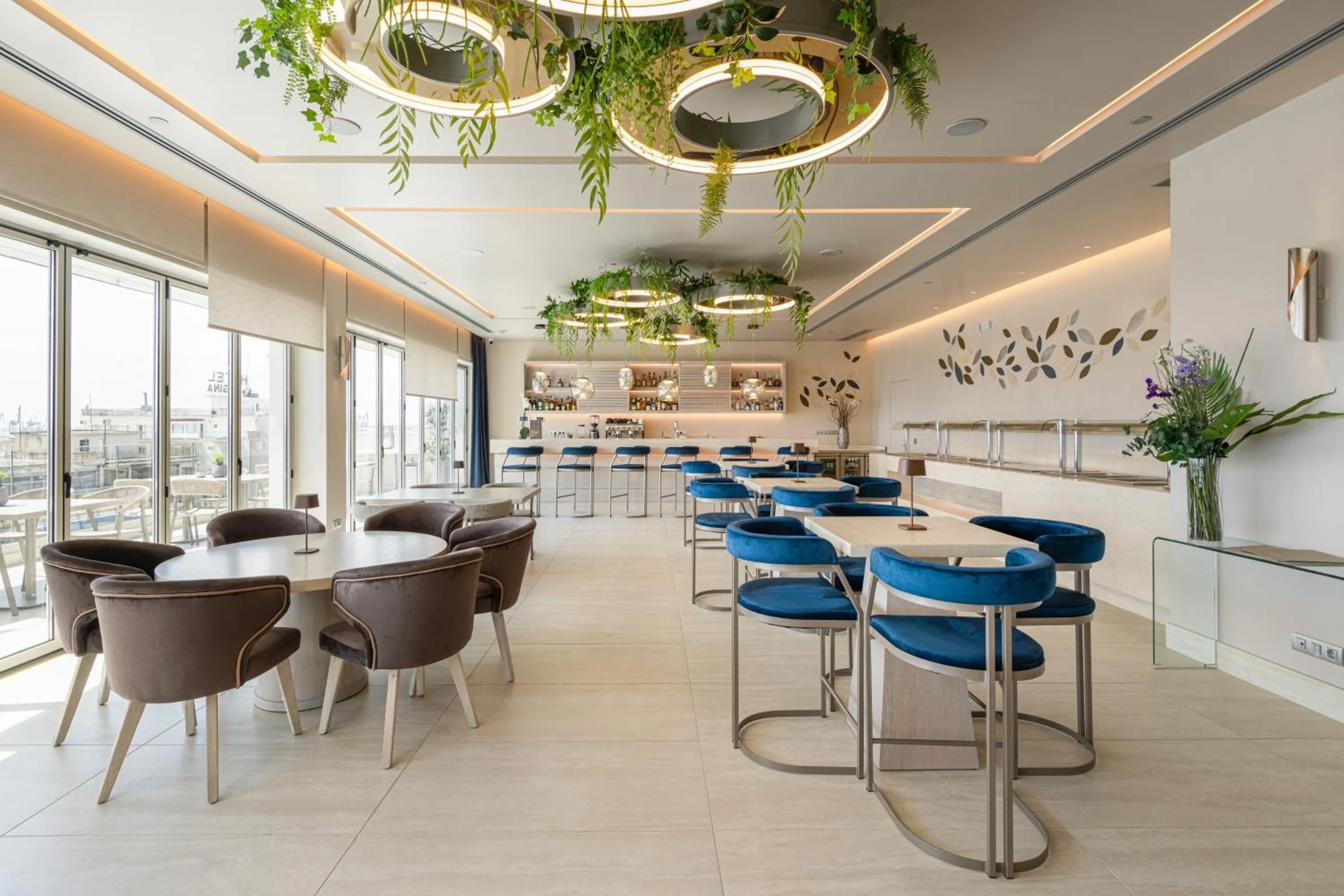 Restaurant/places to eat in Holiday Inn Thessaloniki by IHG