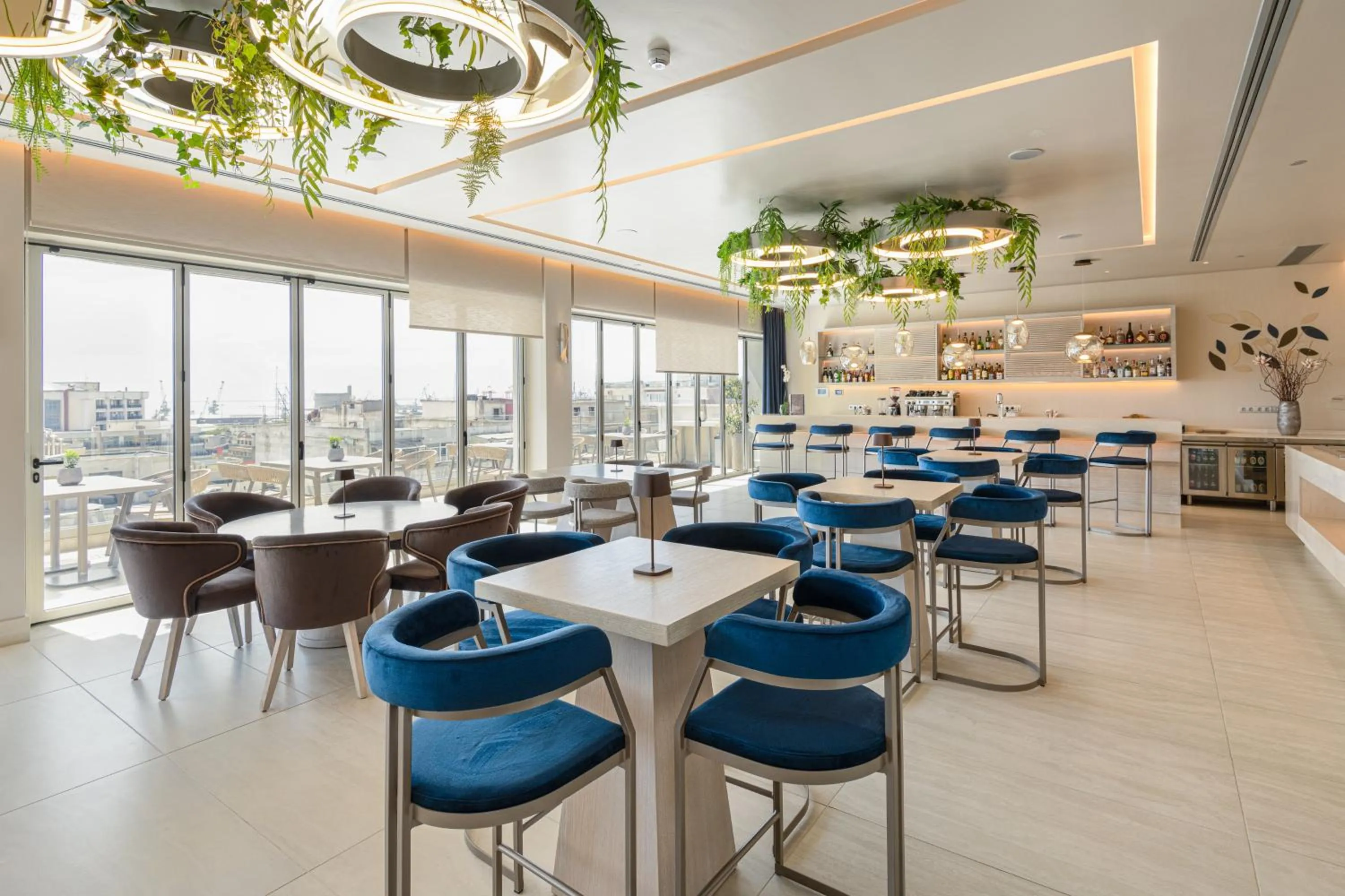 Restaurant/places to eat in Holiday Inn Thessaloniki by IHG