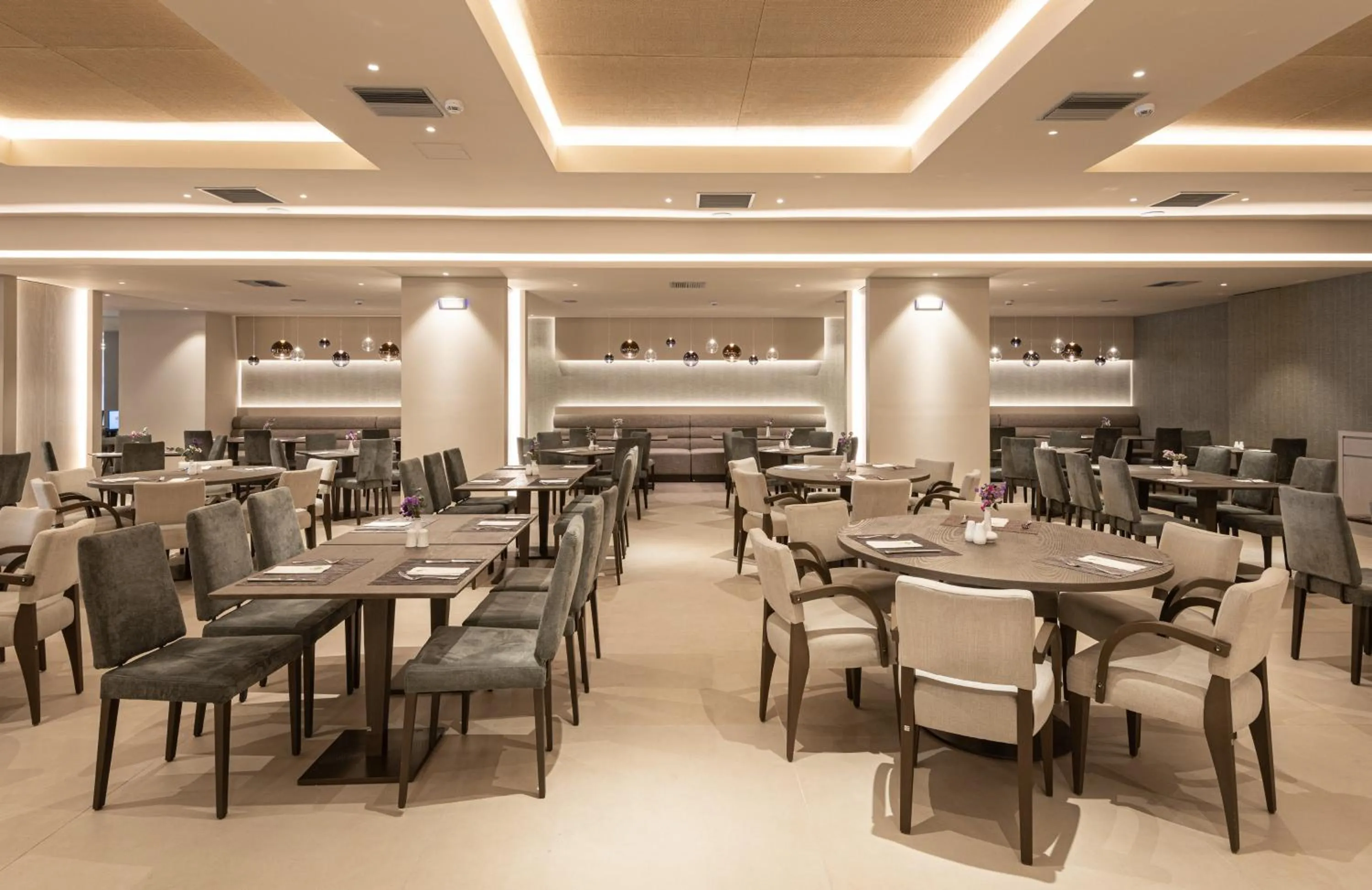 Restaurant/places to eat in Holiday Inn Thessaloniki by IHG