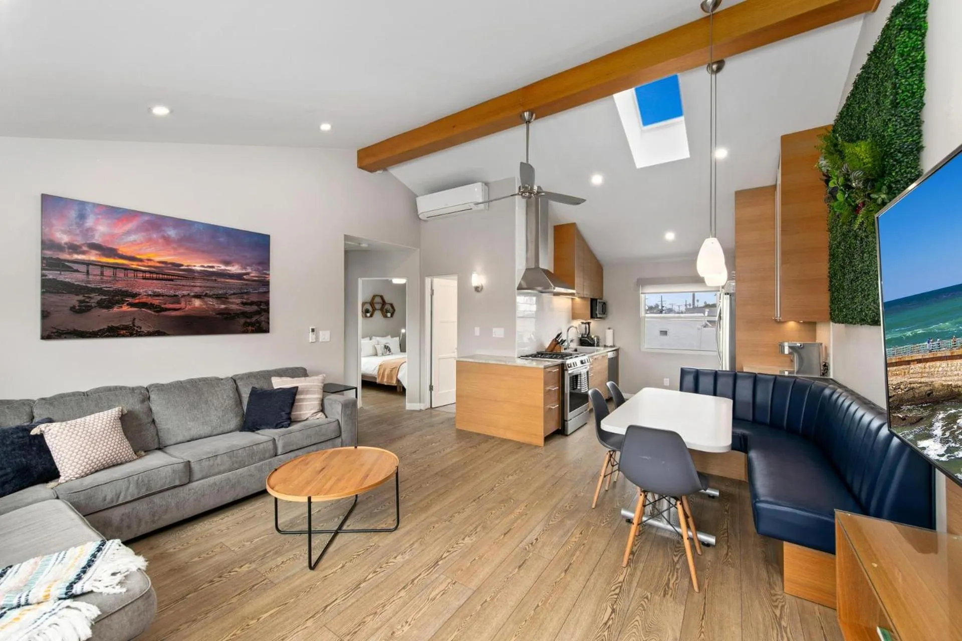 Living room in 7BD Family, Event Friendly, 2 blocks to Beach, Boardwalk