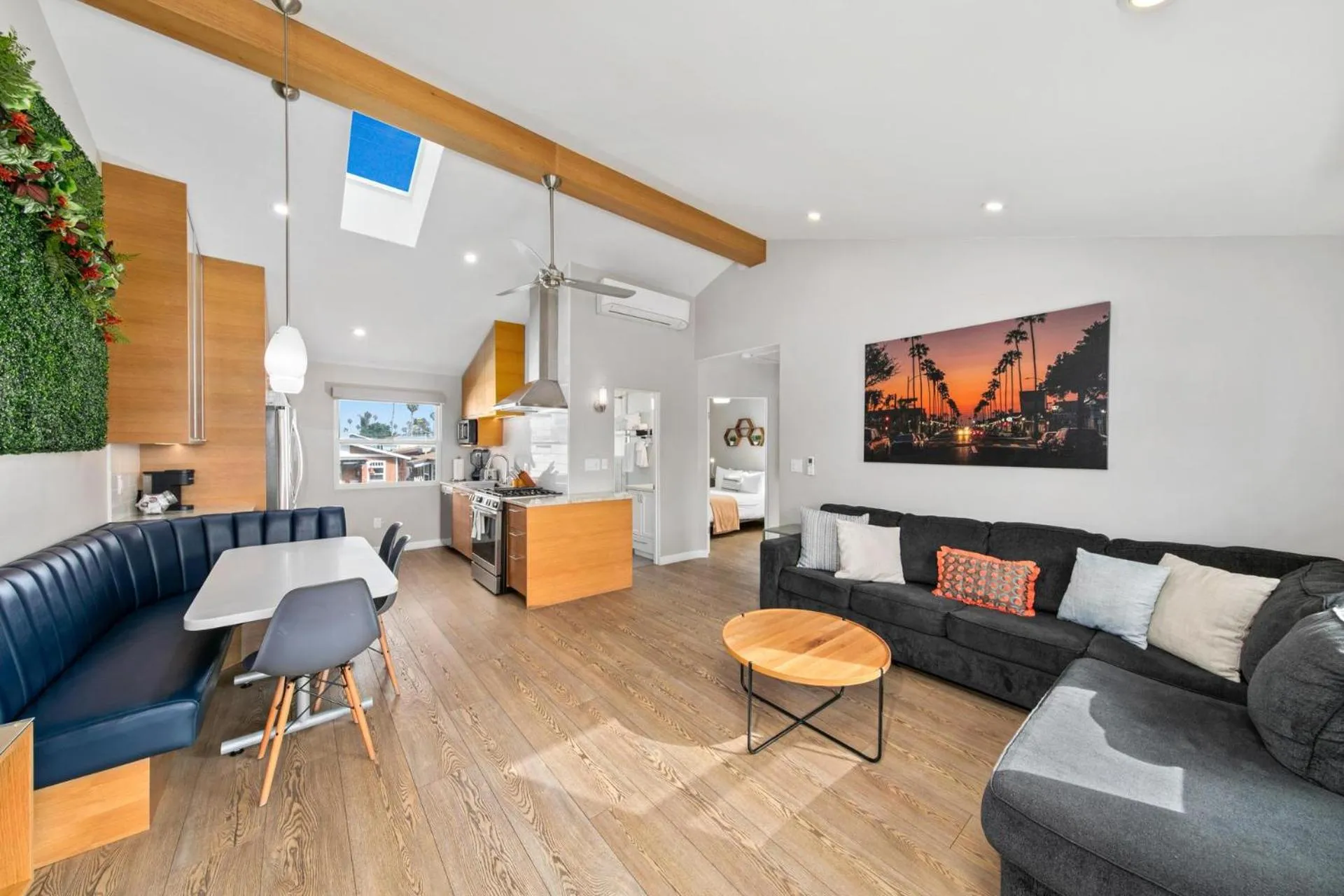 Living room in 7BD Family, Event Friendly, 2 blocks to Beach, Boardwalk