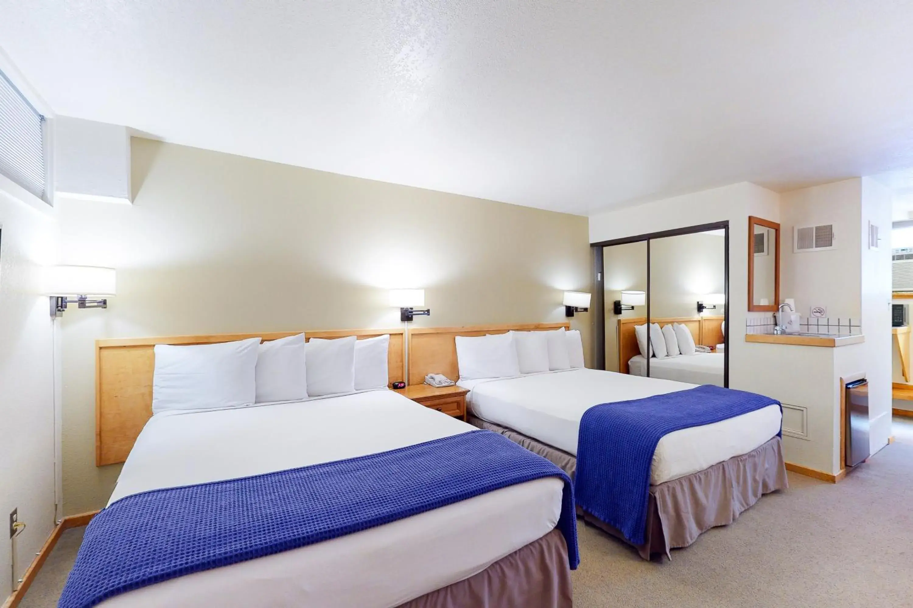 Bed in Aspen Mountain Lodge Bed in Aspen Mountain Lodge