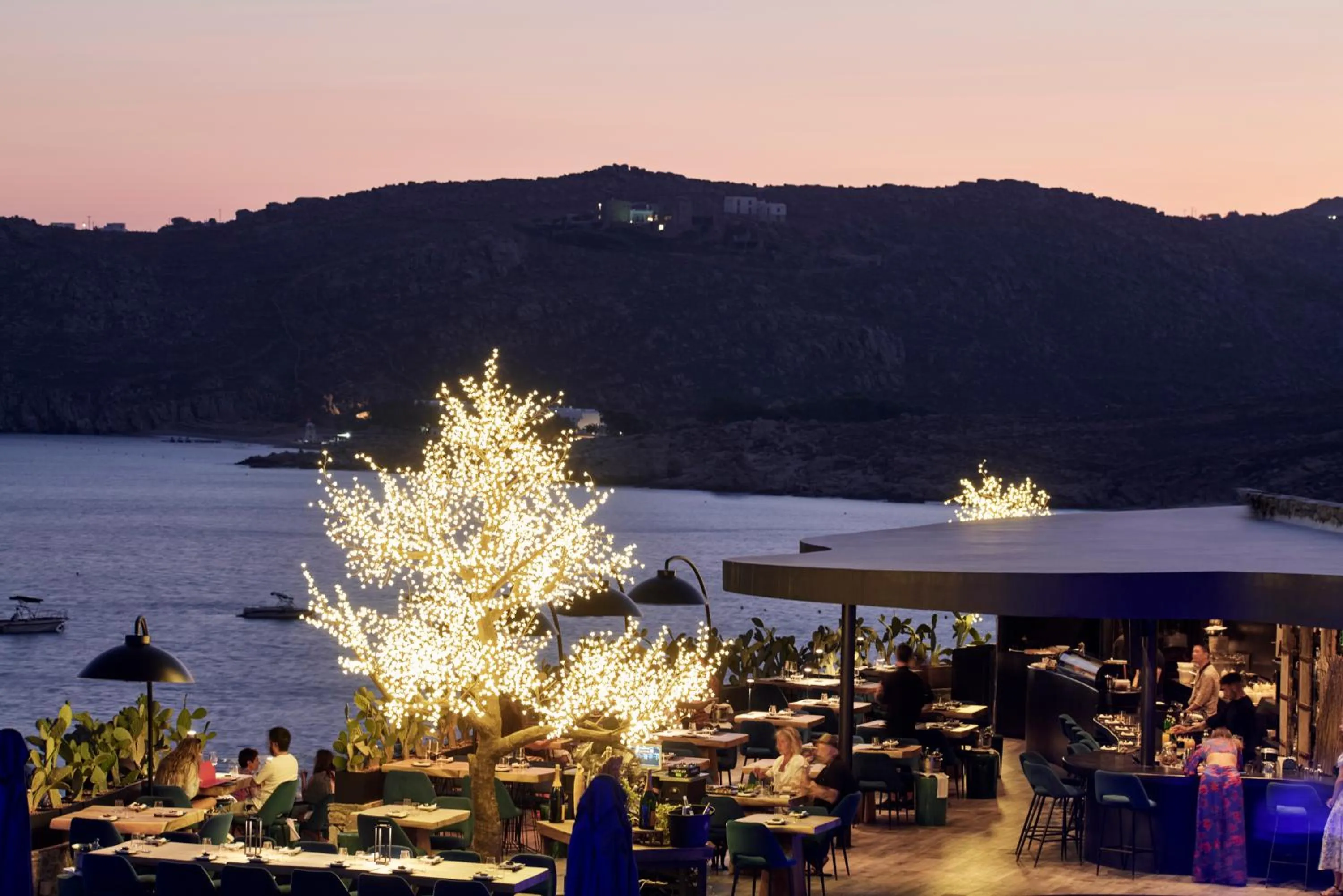 Restaurant/places to eat in Myconian Imperial - Leading Hotels of the World