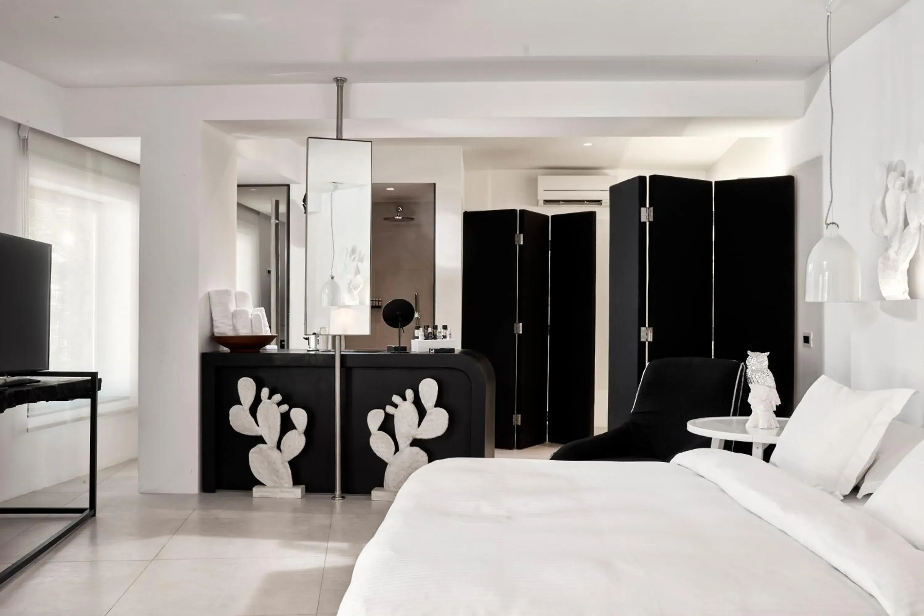 Photo of the whole room, Bed in Myconian Imperial - Leading Hotels of the World Photo of the whole room, Bed in Myconian Imperial - Leading Hotels of the World