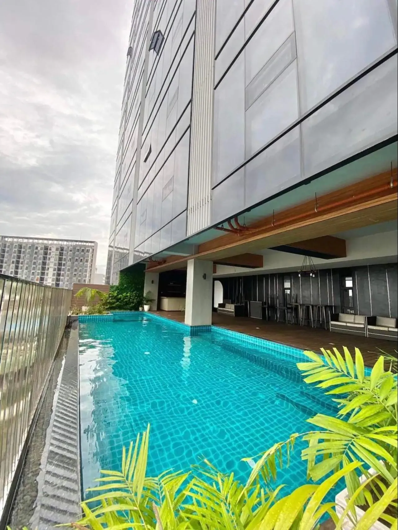 Swimming pool in Your Home Near The City Life