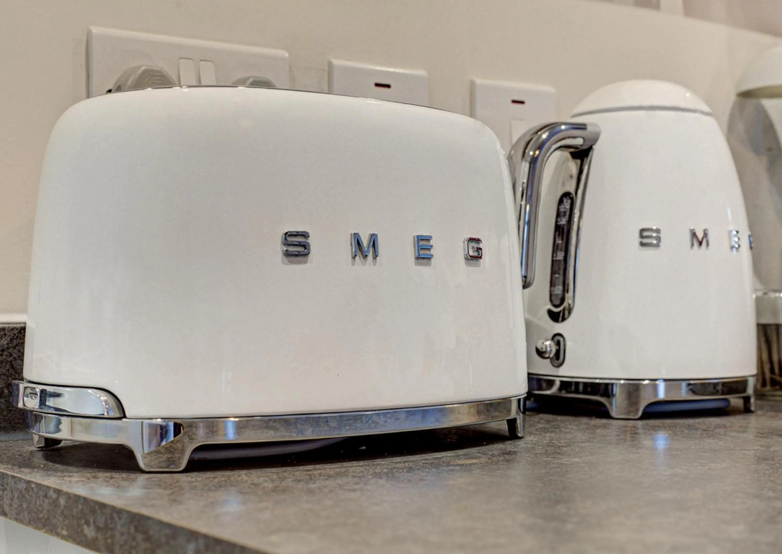 Kitchen or kitchenette in Stylish, business traveller friendly apartment, with free parking and Netflix