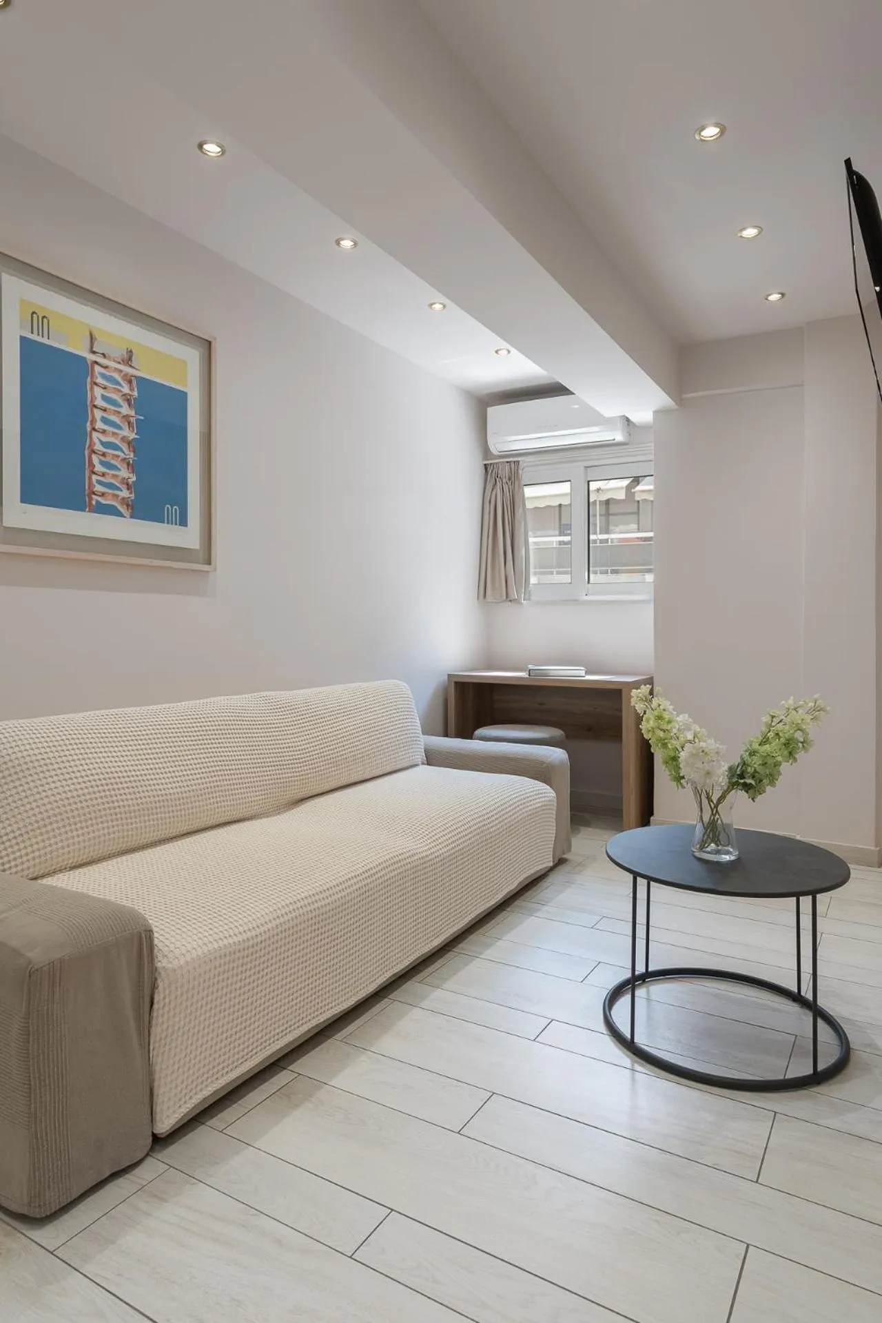 TV and multimedia in Piraeus City Hotel