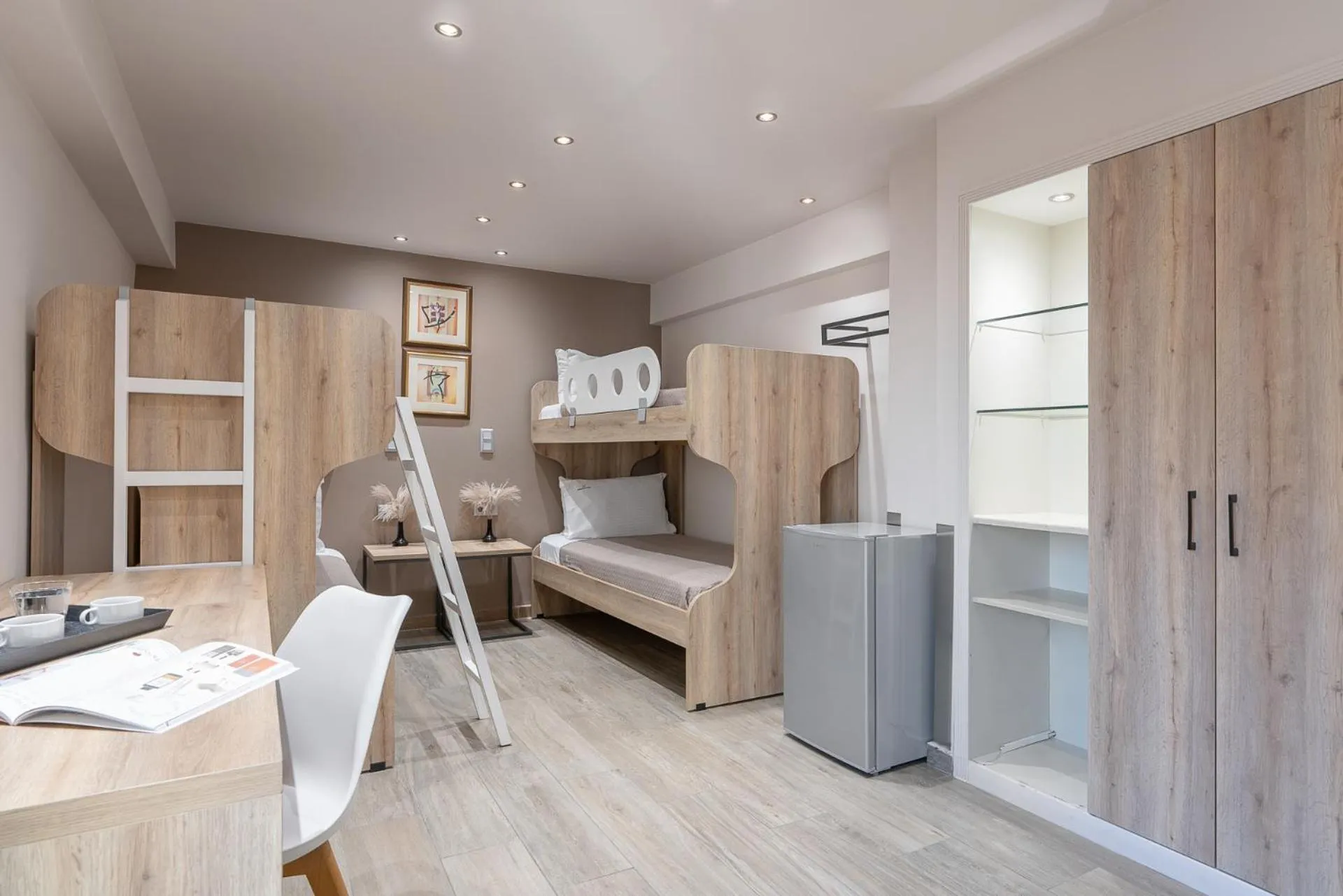 bunk bed, Bed in Piraeus City Hotel