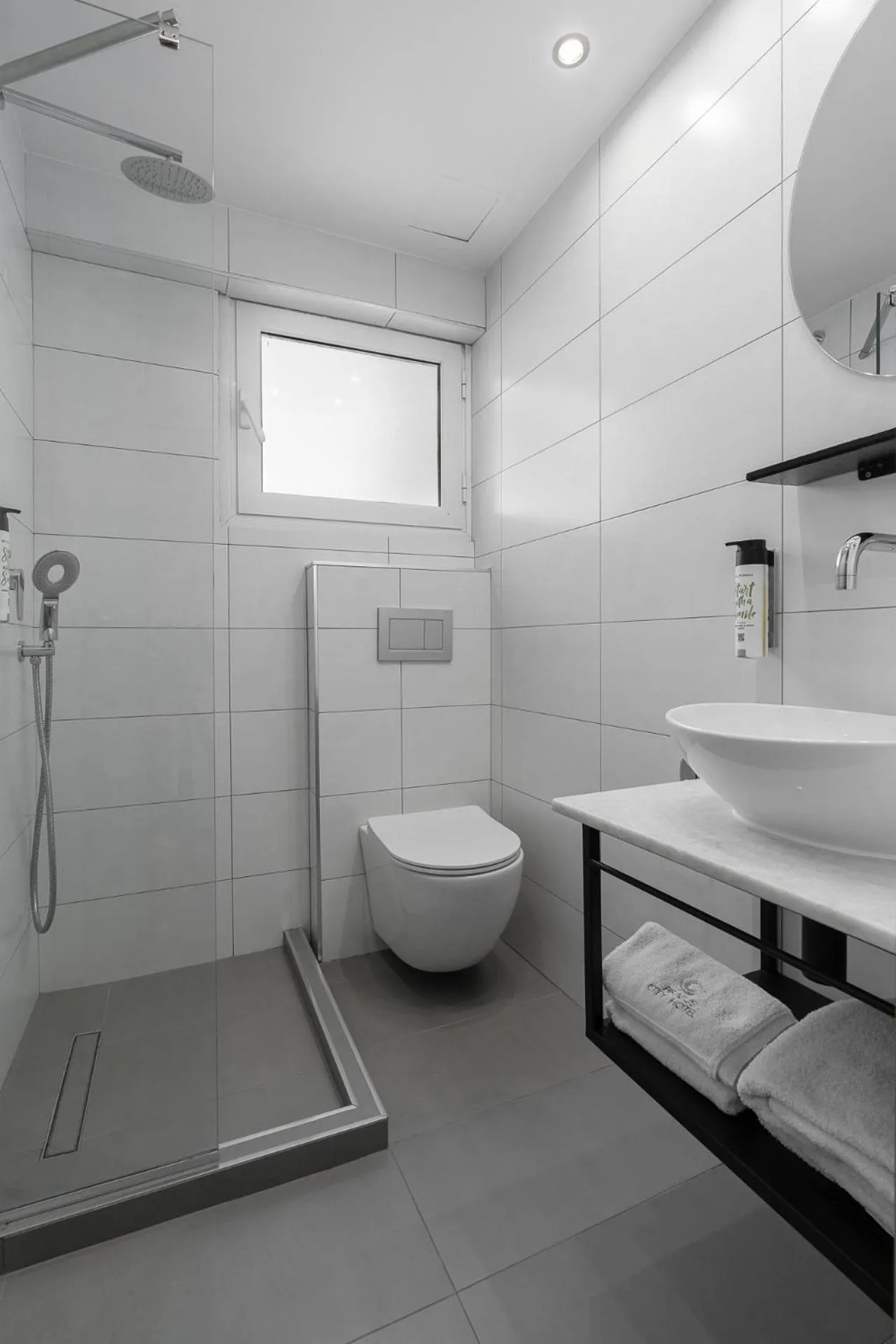 Shower in Piraeus City Hotel