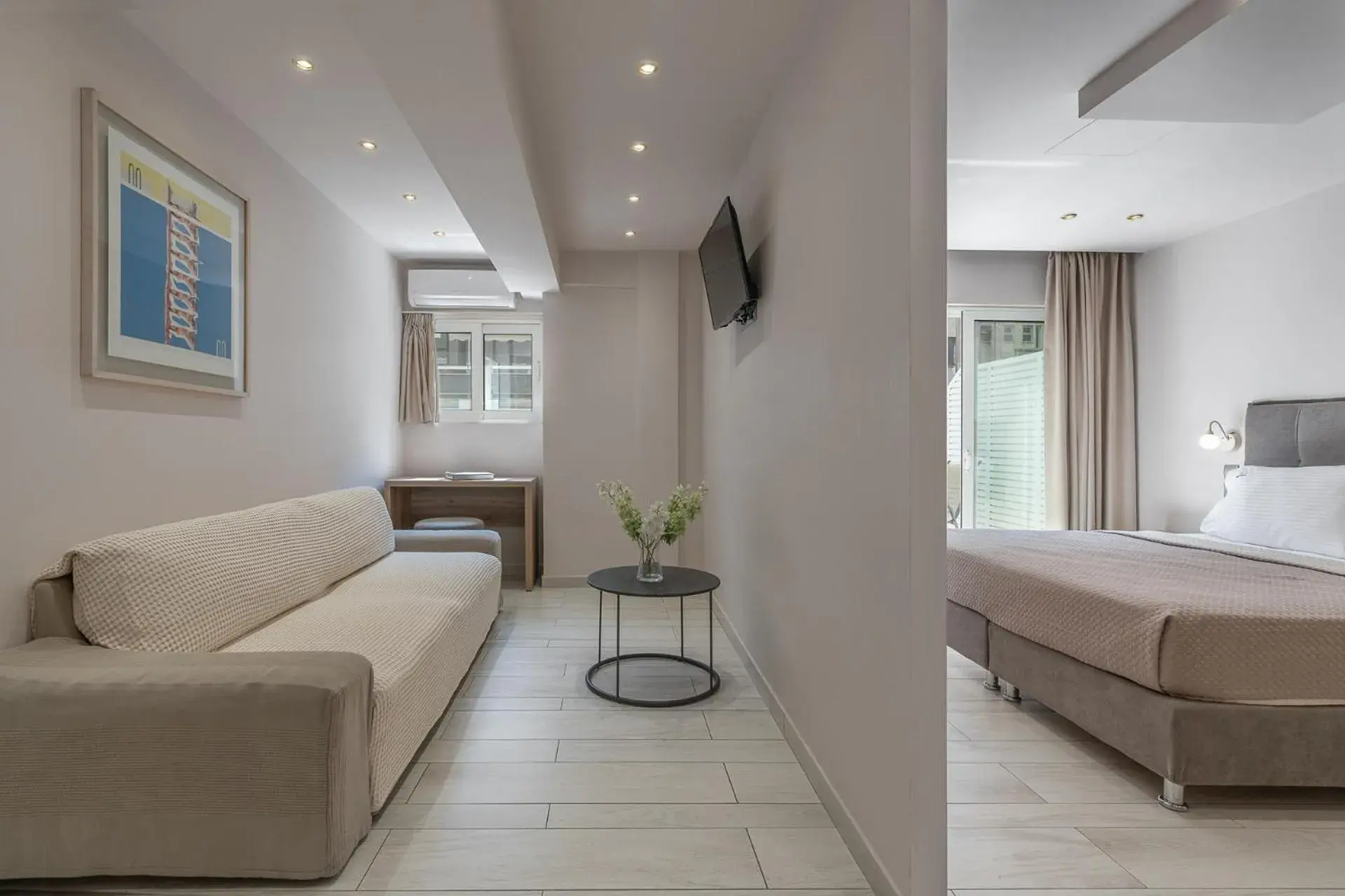 Family Suite with Balcony in Piraeus City Hotel Family Suite with Balcony in Piraeus City Hotel