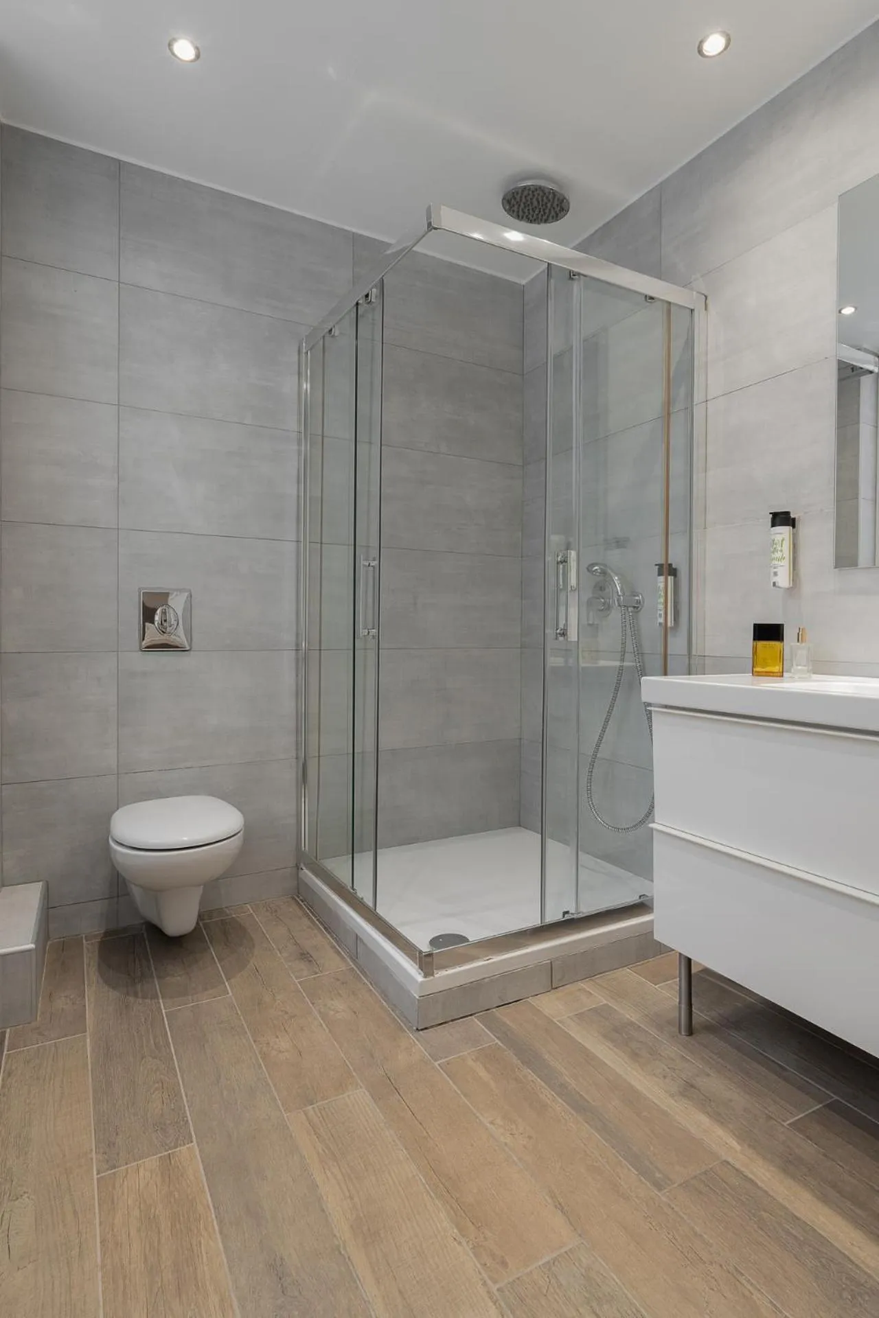 Shower in Piraeus City Hotel